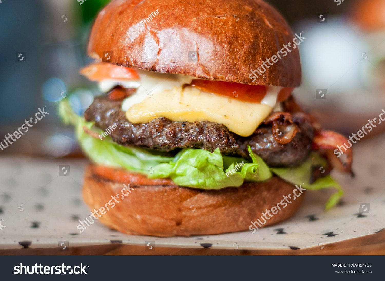 Close Delicious Hamburger Grilled Cheddar Cheese Stock Photo Grilled hamburger | Gekås