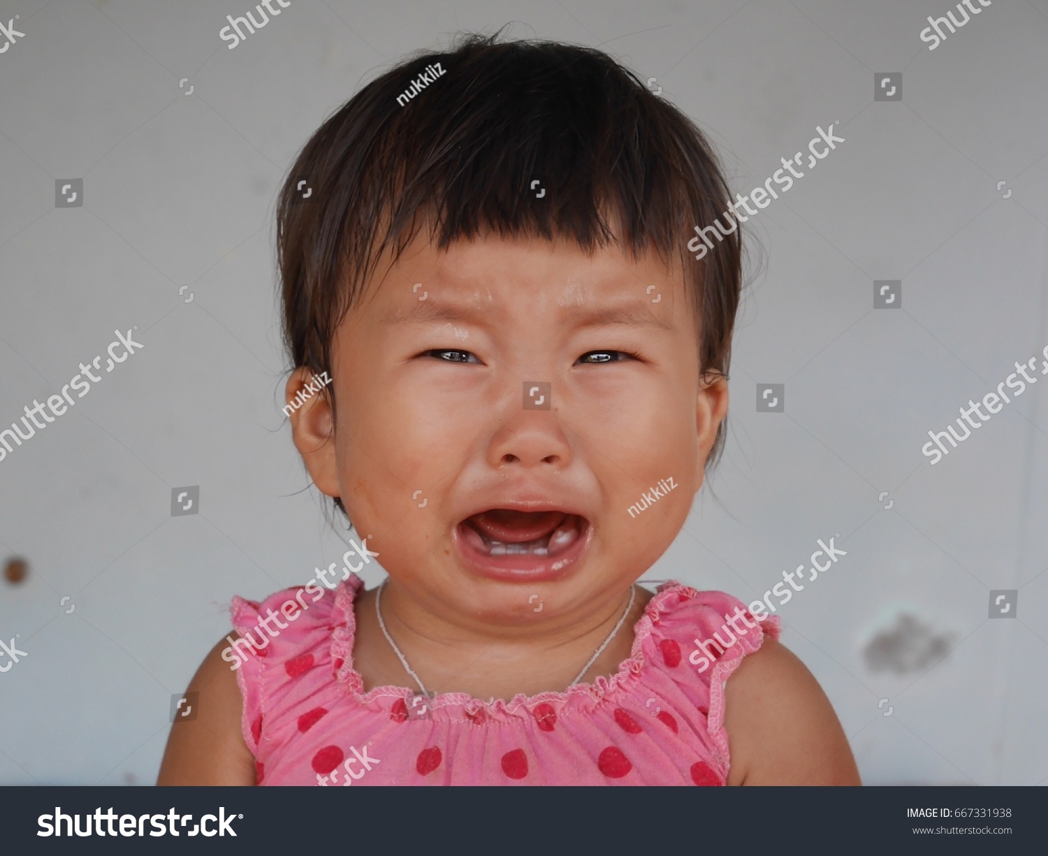 Close Asian Little Girl Crying Stock Photo 667331938 | Shutterstock