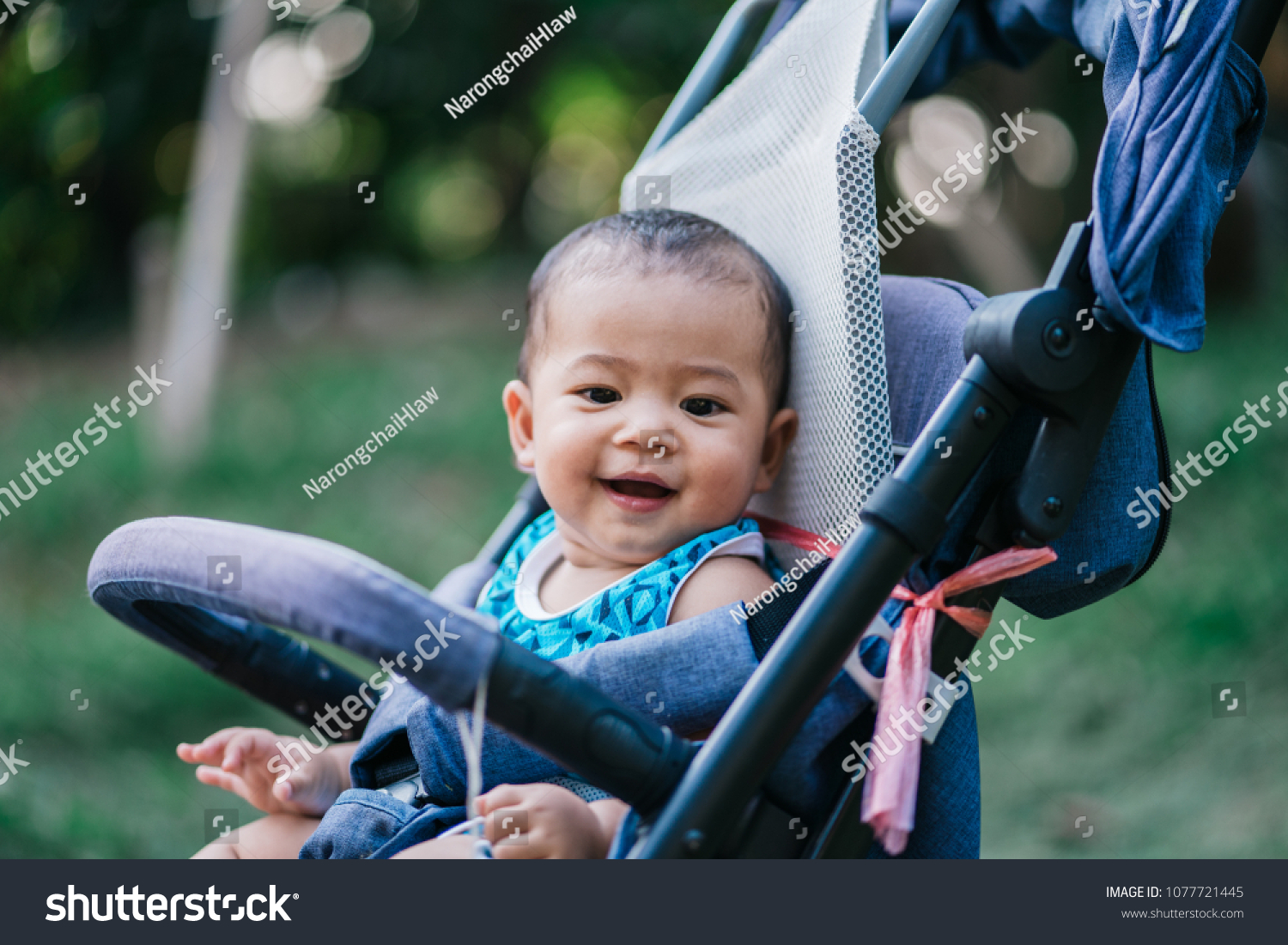 vintage looking stroller