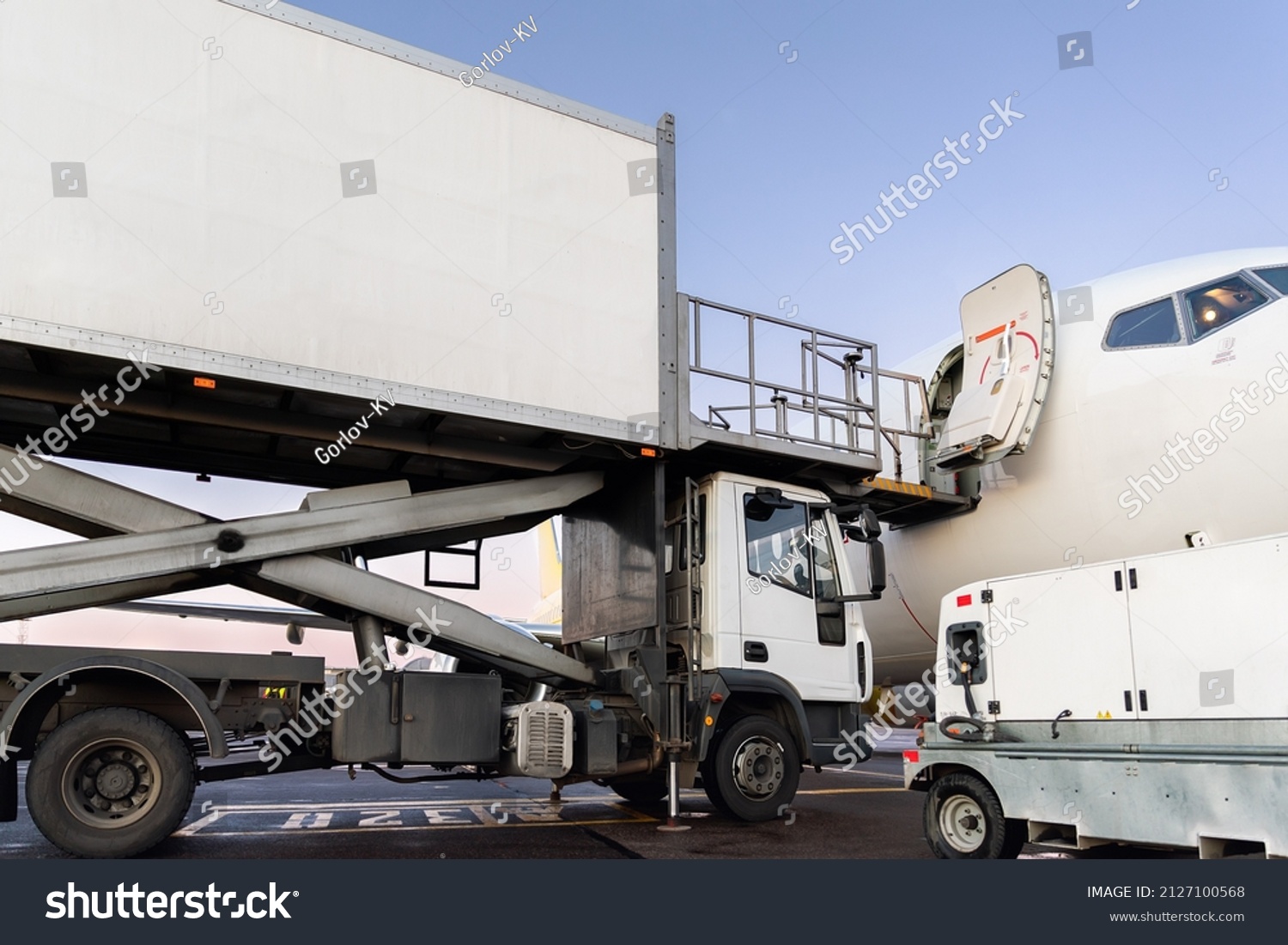 Highloader Images, Stock Photos & Vectors | Shutterstock