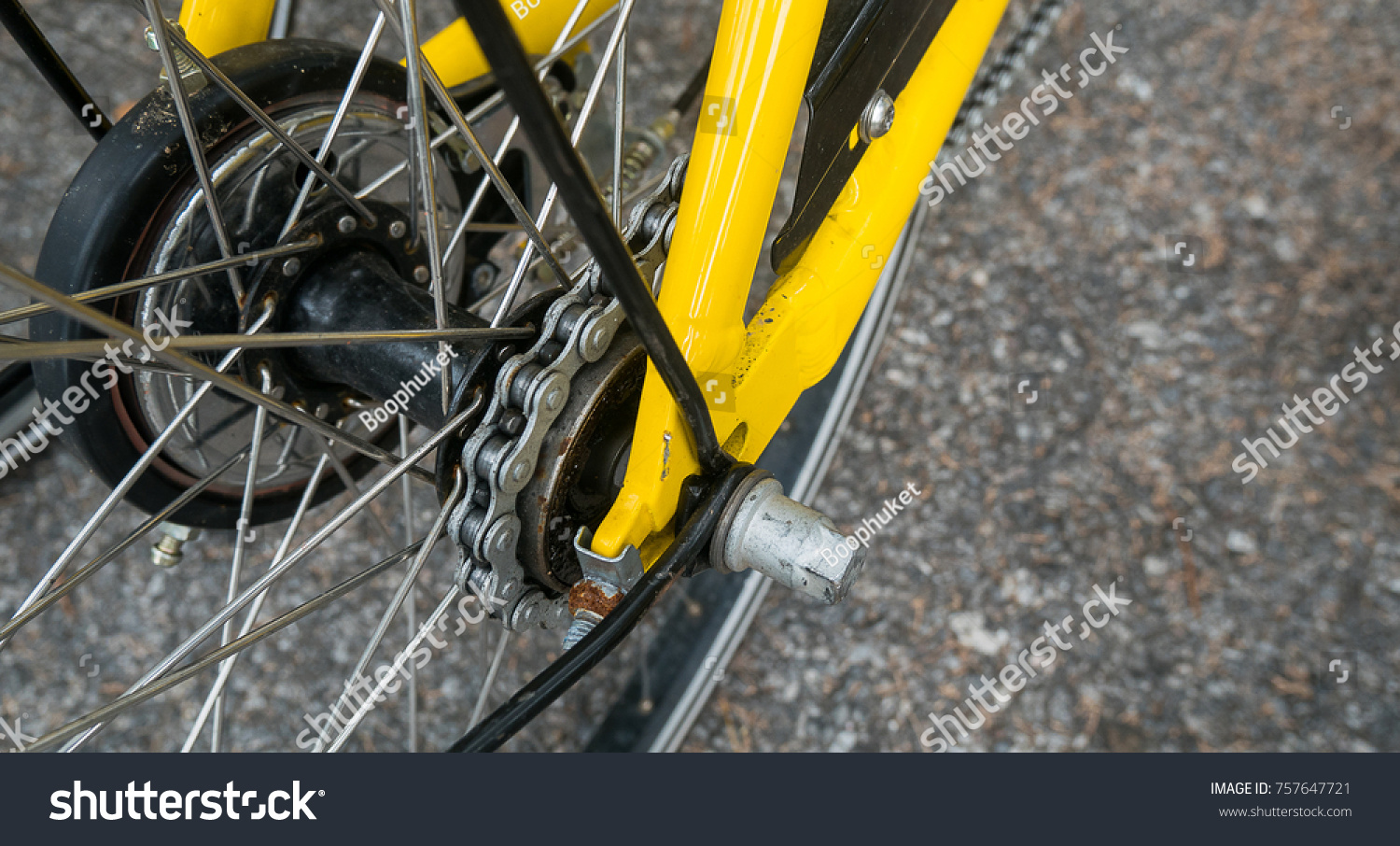 yellow bike chain