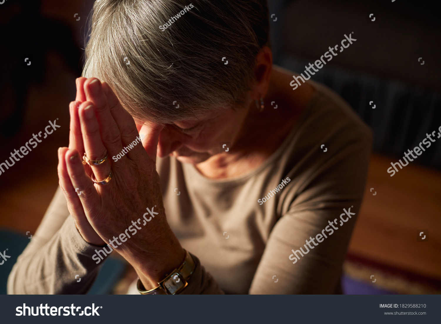 15,959 Senior praying Images, Stock Photos & Vectors | Shutterstock