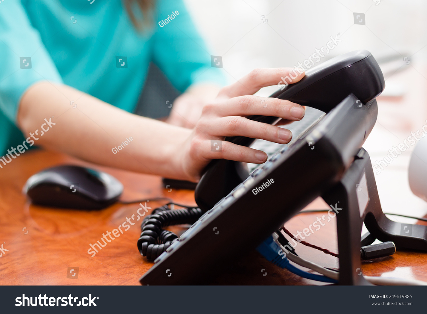11,567 Office phone worried Images, Stock Photos & Vectors | Shutterstock