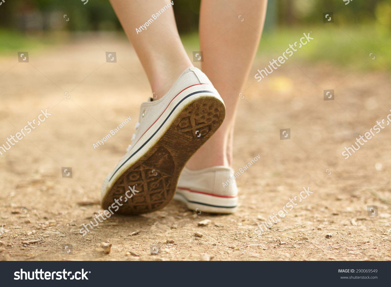 girls with white converse