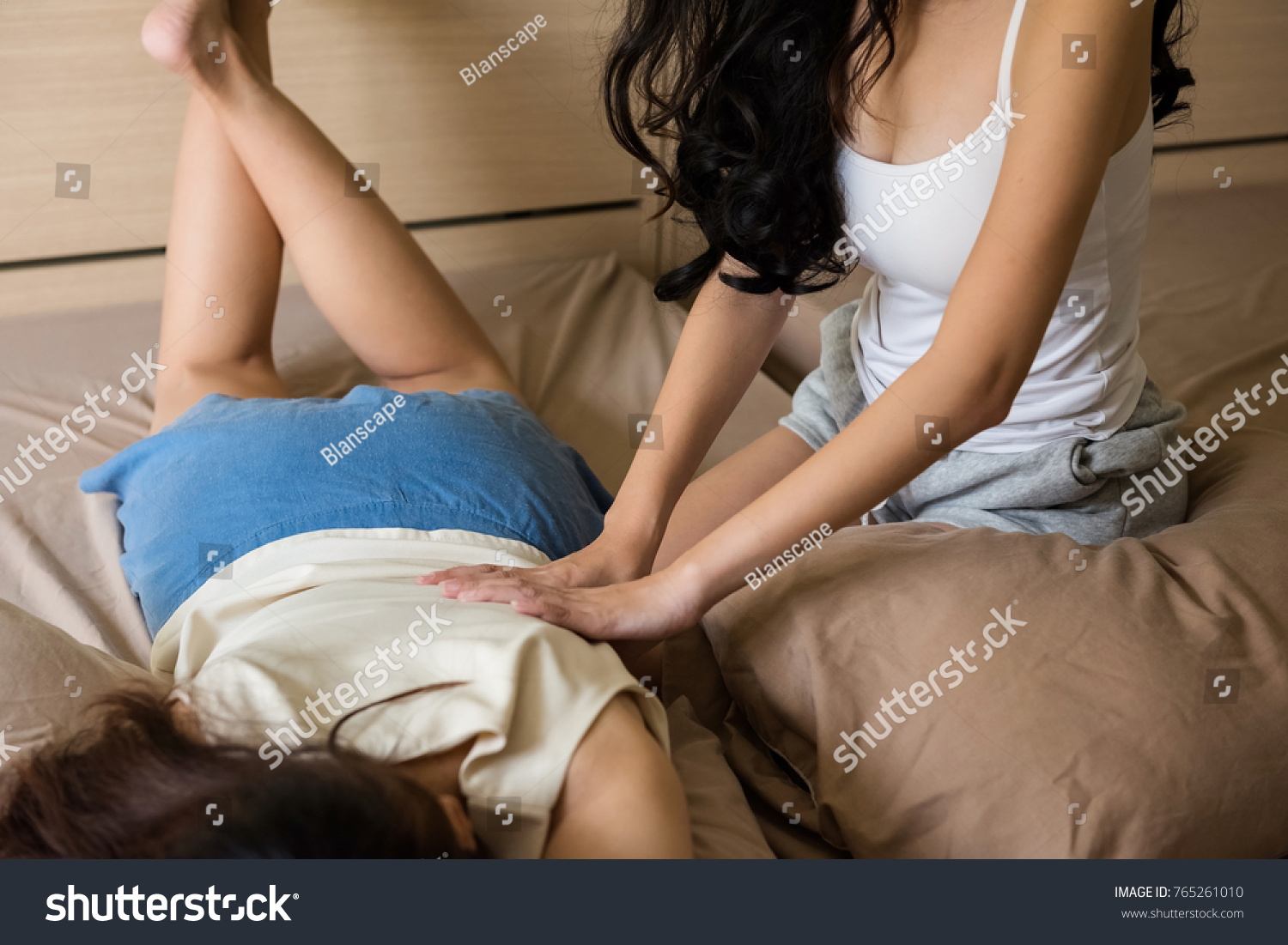 her first lesbian massage
