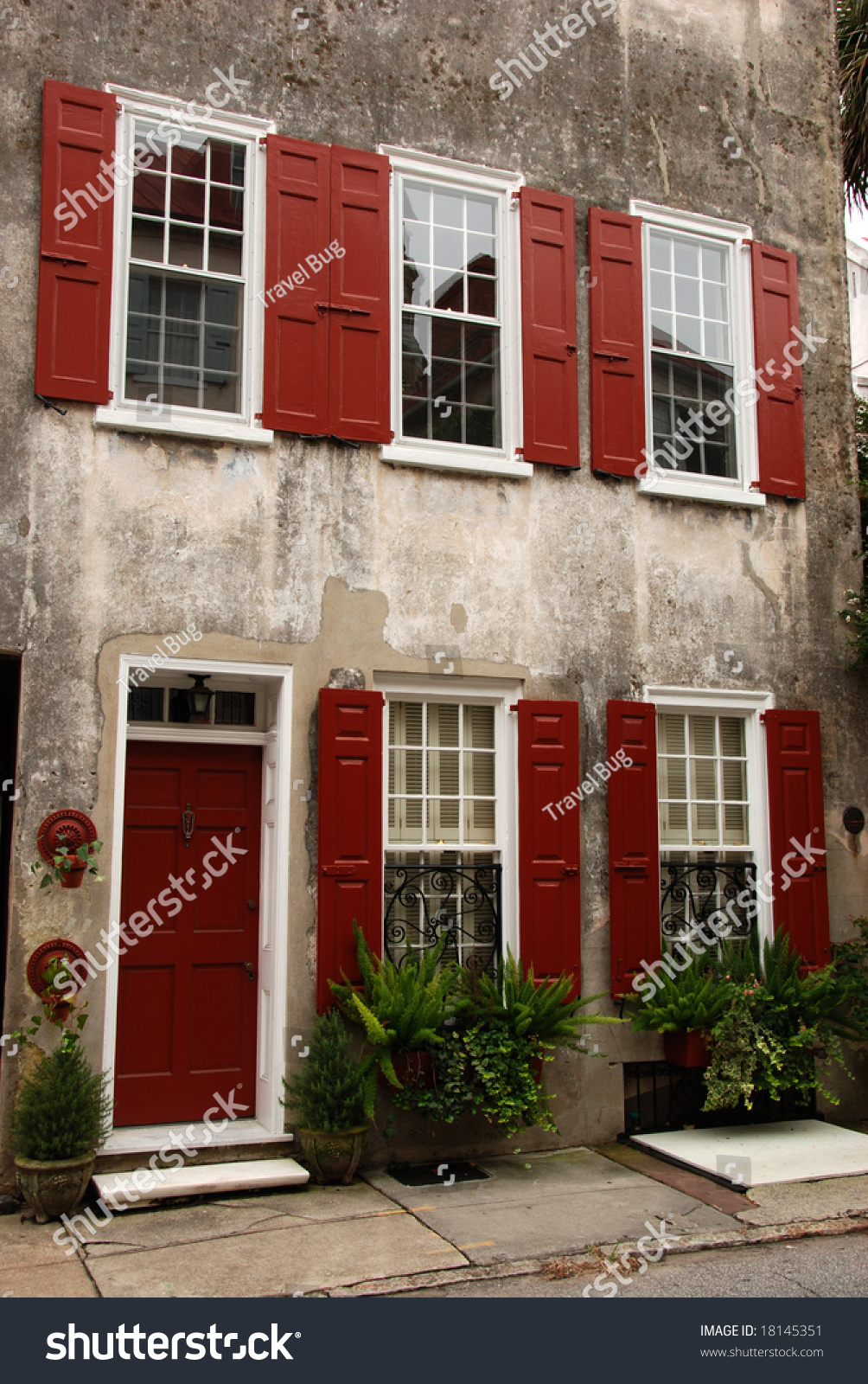 Colonial Home In Historic Charleston, South Carolina Stock Photo ...