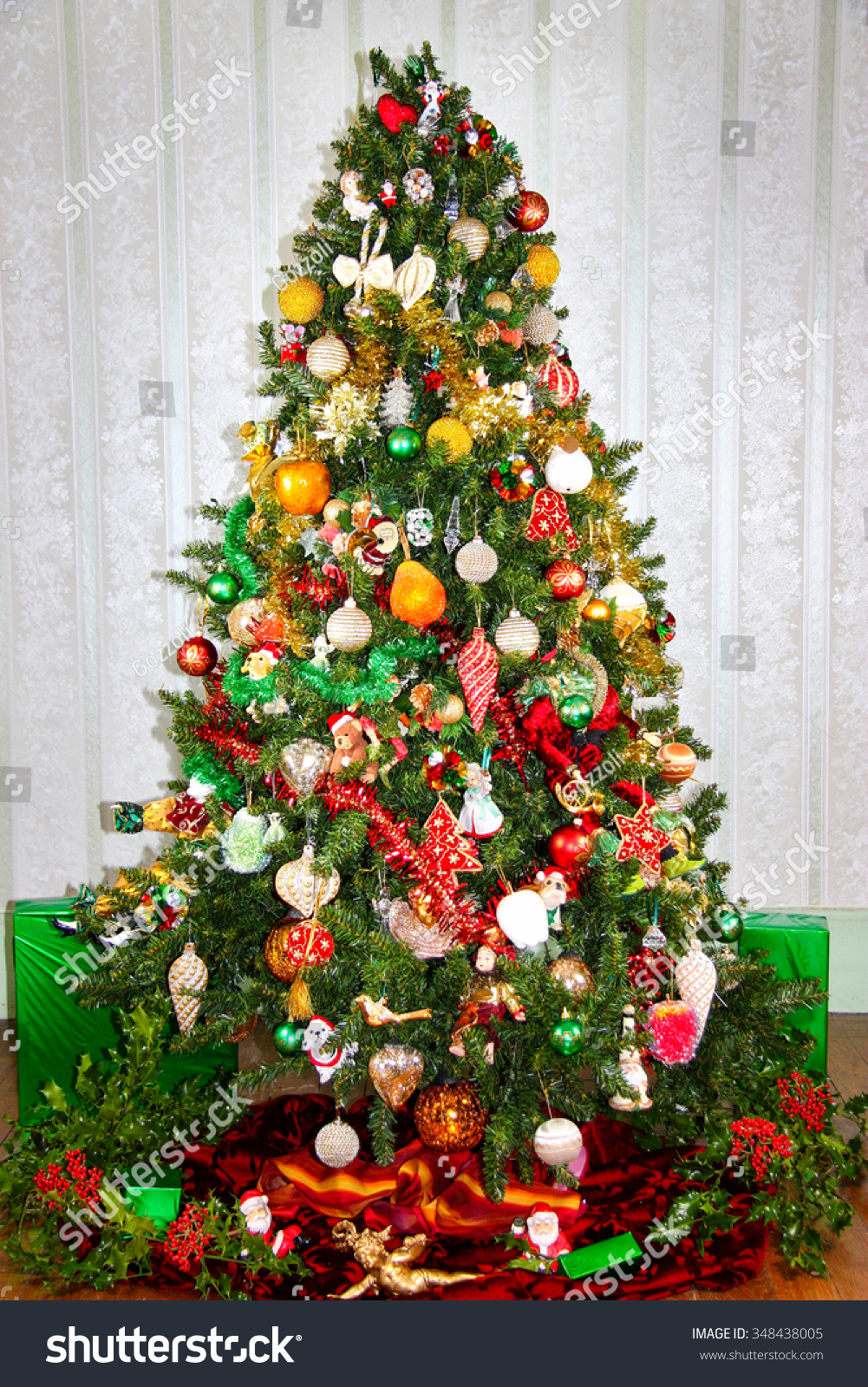 Colorful Red Gold Green Themed Family Stock Photo Edit Now 348438005