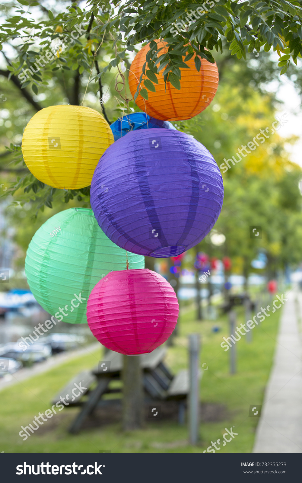 hanging rice paper lamps