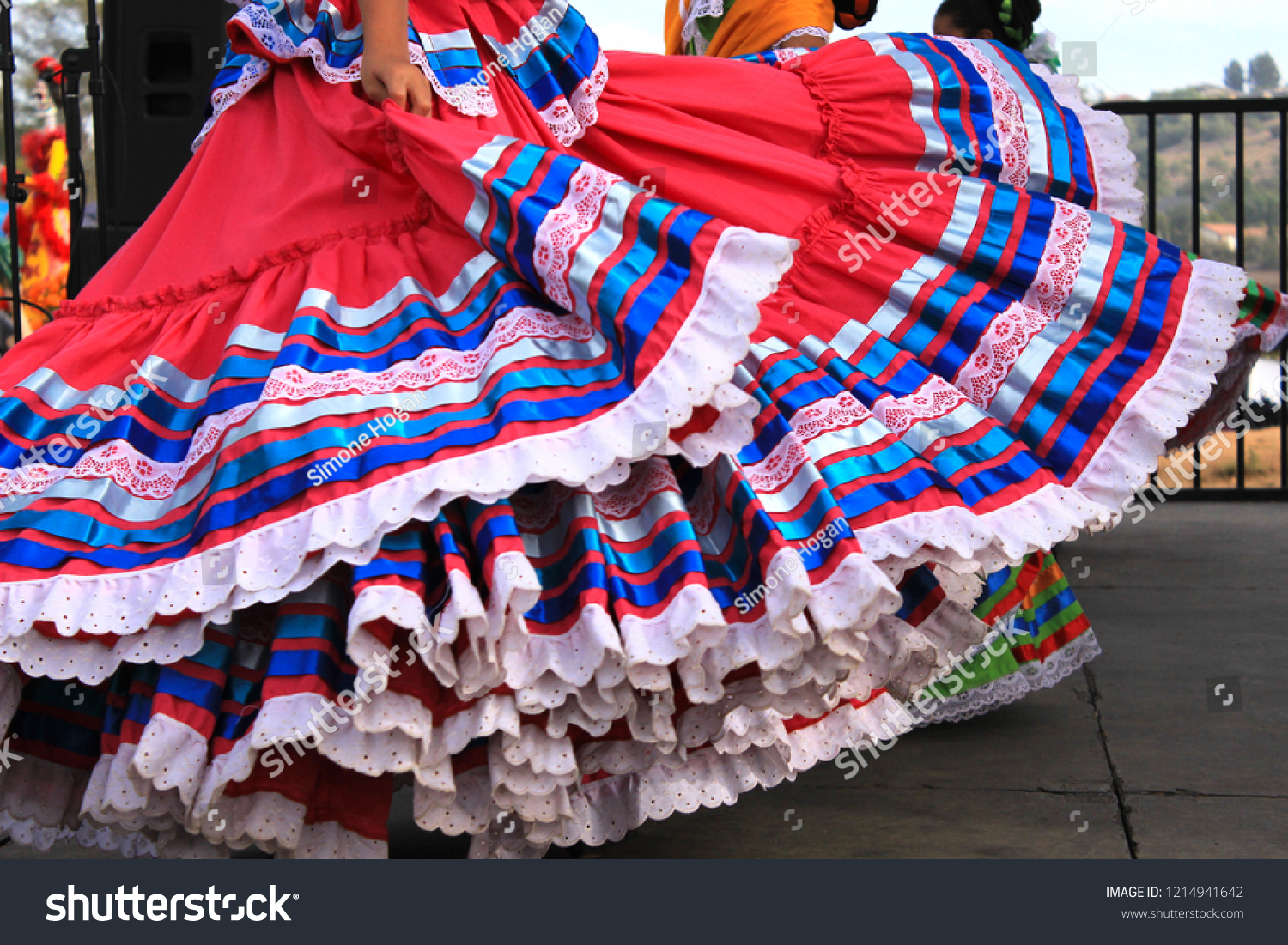 mexican dance with long skirts