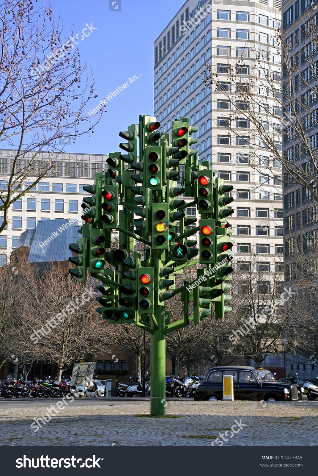 Confusing Traffic Lights Canary Wharf London Stock Photo 10477348 ...