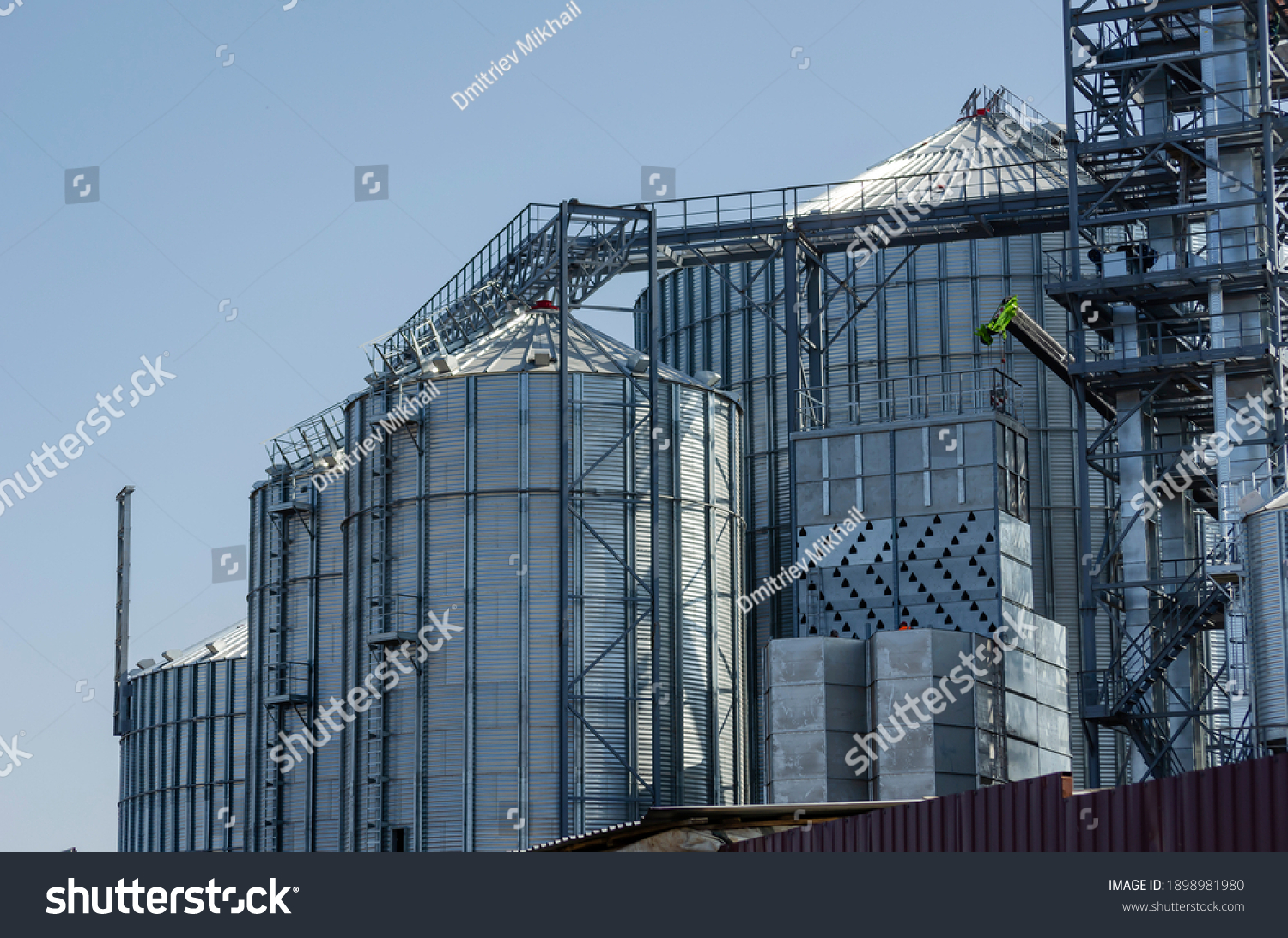 Construction Metal Grain Storage Cylinder Silos Stock Photo 1898981980 ...