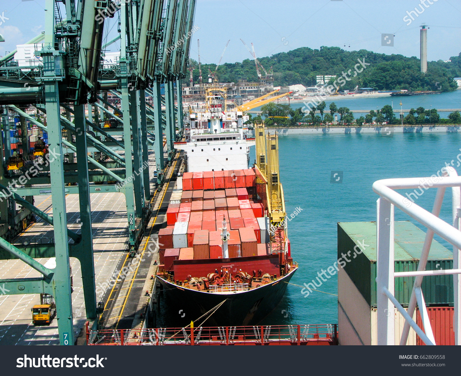 Container Ship Port Container Terminal Ships Foto De Stock 662809558 Shutterstock