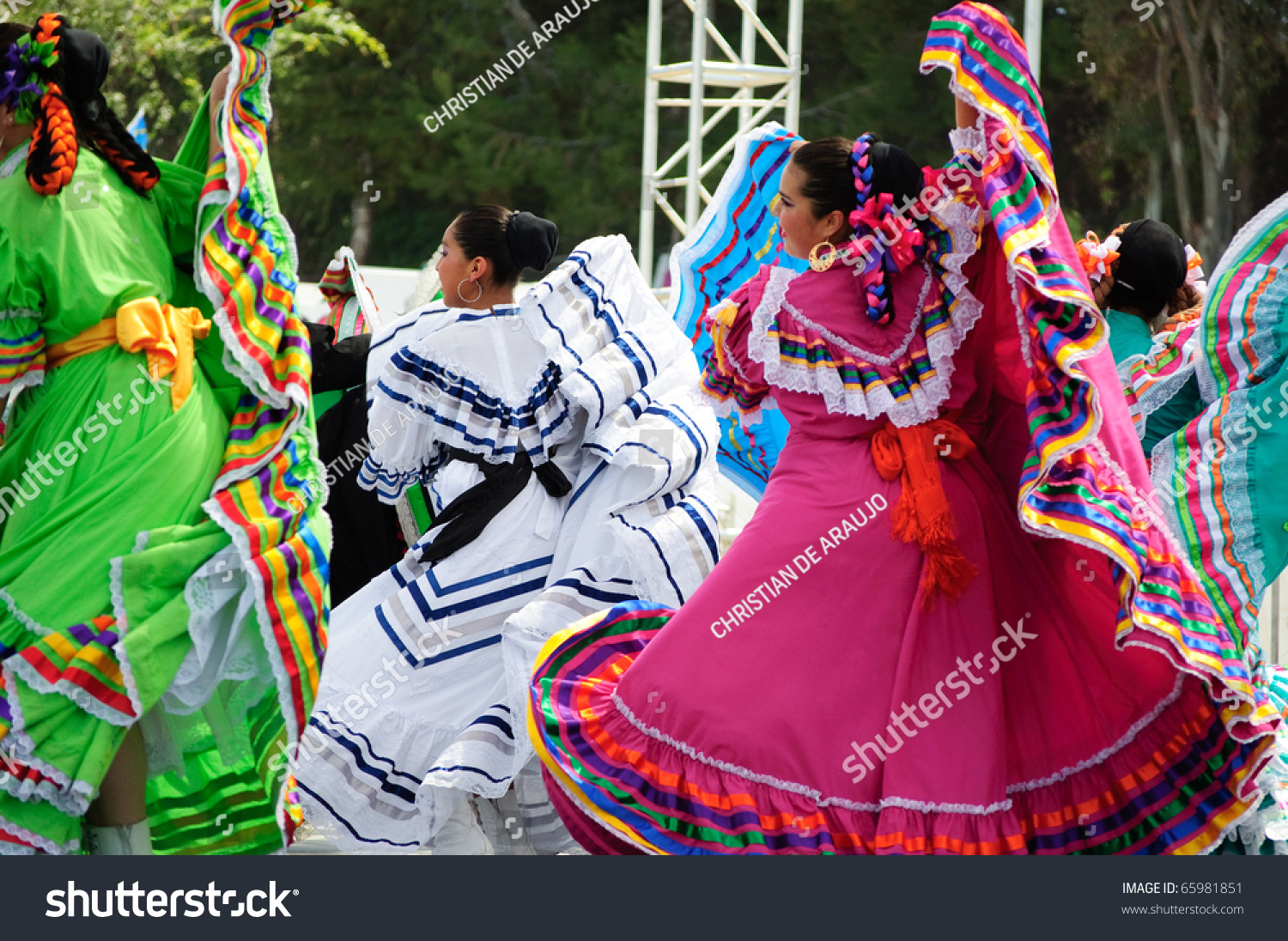 Costa Mesa, Ca - July 24: Unidentified Mexican Dancers Perform In ...