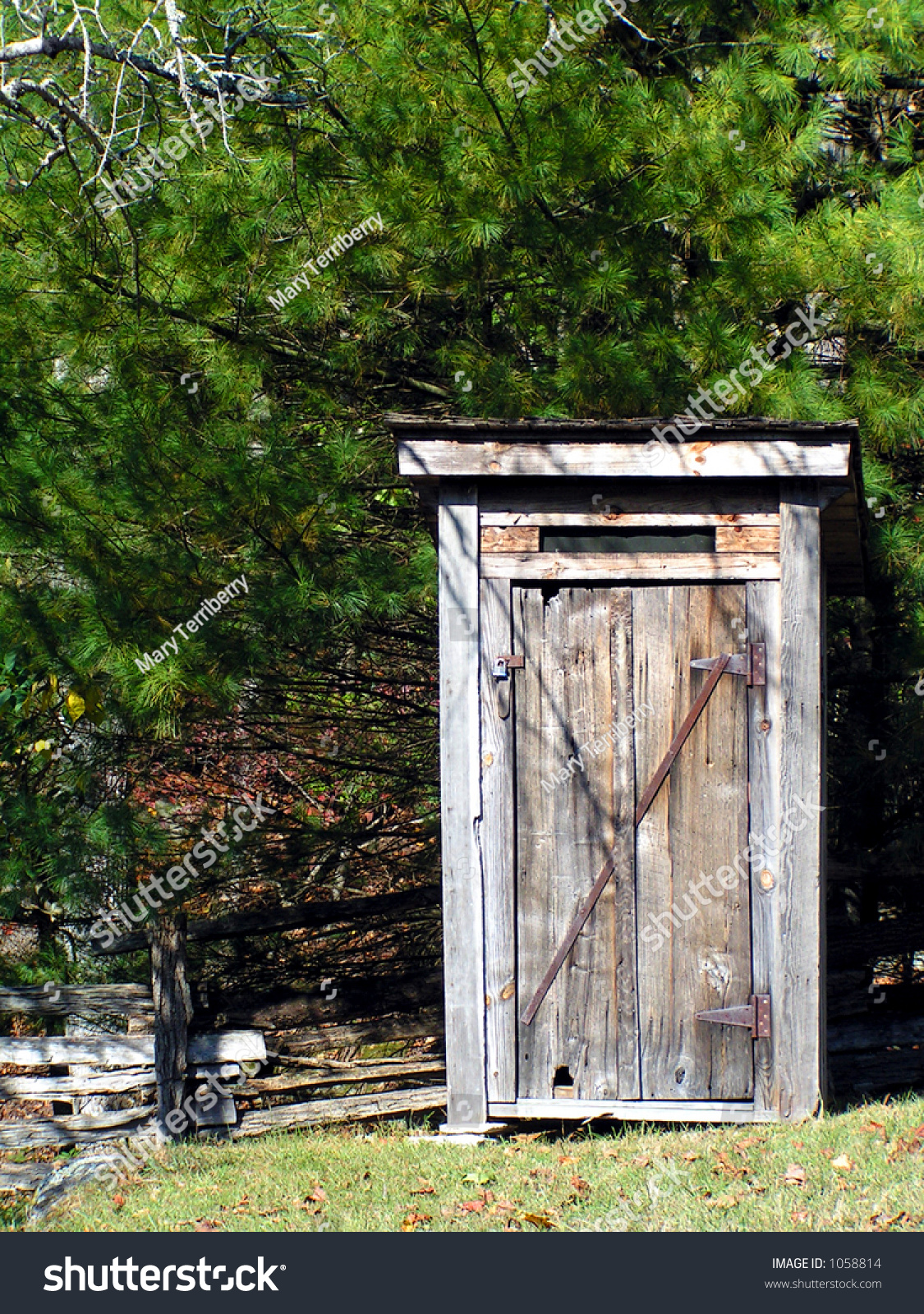 On outhouse swinging the gate Erotic pics & movies On outhouse swinging the gate