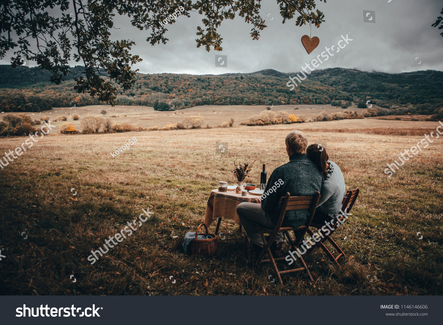 Forudsige møl forklædning Couple Love Date Time Picnic Nature Stock Photo (Edit Now) 1146146606