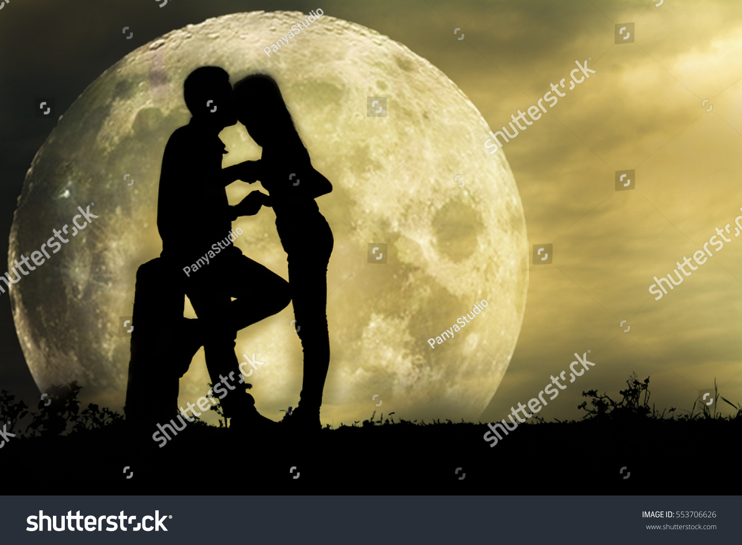 Couple Kissing Night Under Moon Stock Photo 553706626 | Shutterstock