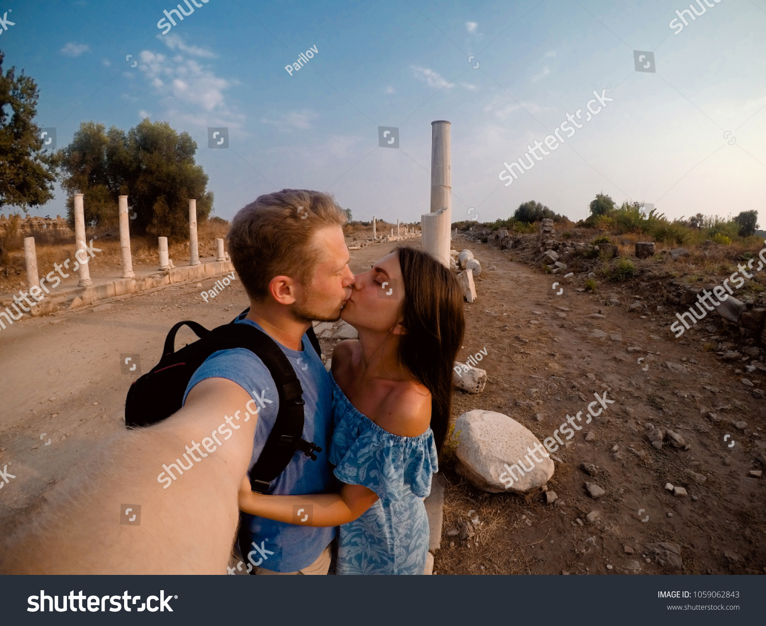 amateur selfie kiss