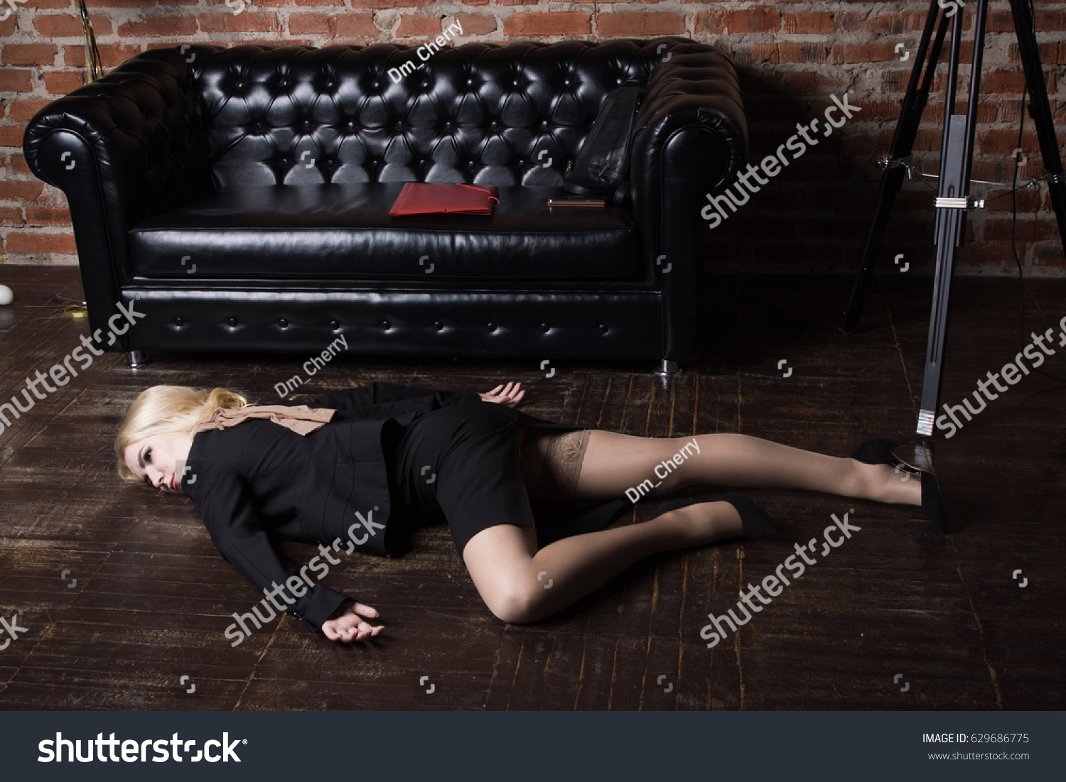 Crime Scene Imitation Strangled Business Woman Stock Foto 629686775 Shutterstock 0586