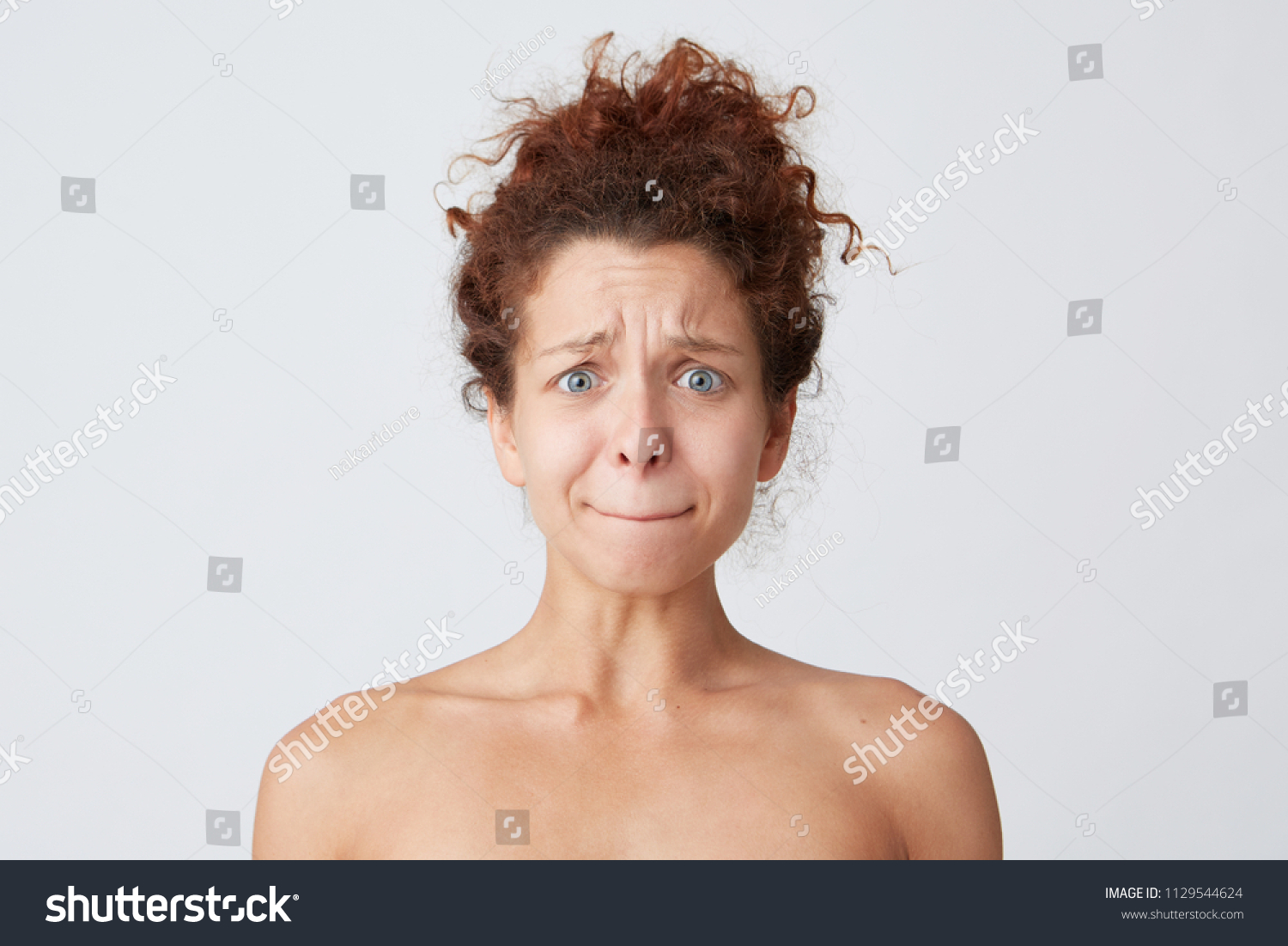 imágenes de Woman nude embarrassed Imágenes fotos y vectores de stock Shutterstock