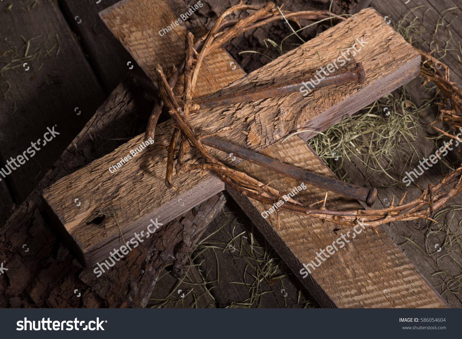 Crown Thorns Wood Cross On Wooden Stock Photo 586054604 - Shutterstock