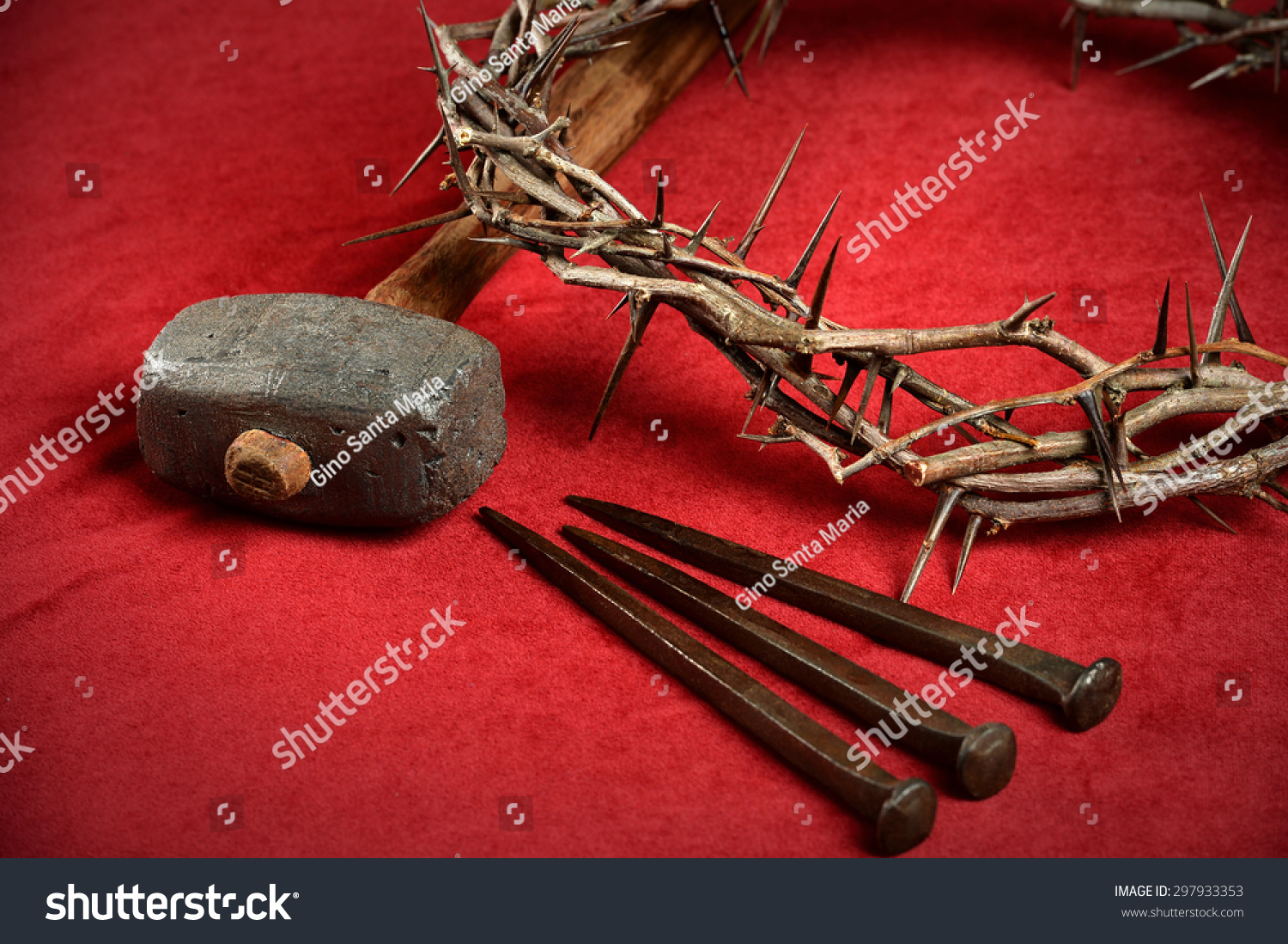 Crown Thorns Nails Hammer Representing Crucifixion Foto de stock
