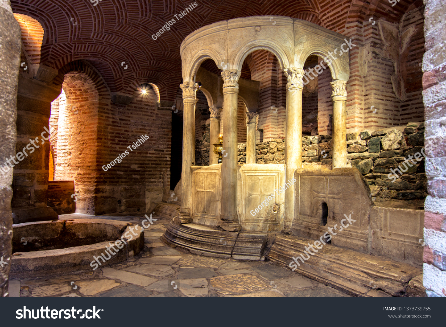 ギリシャ テサロニキ市の大聖堂の下の聖デミトリウスの地下聖堂 の写真素材 今すぐ編集