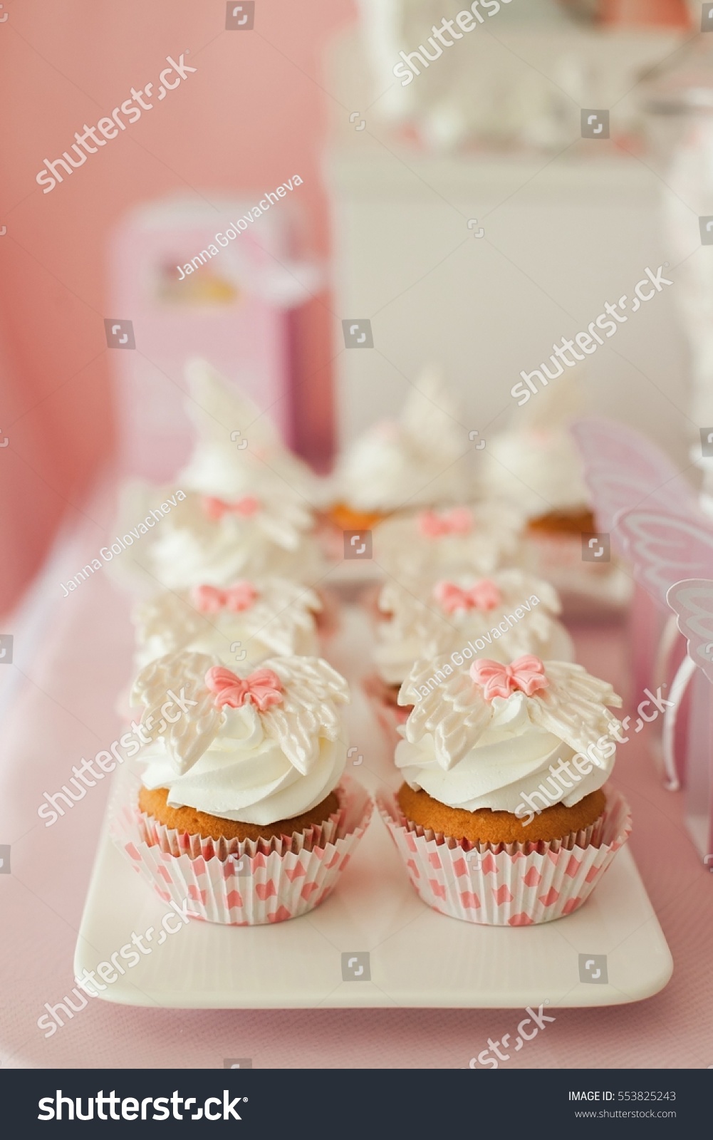 cupcakes with angel wings