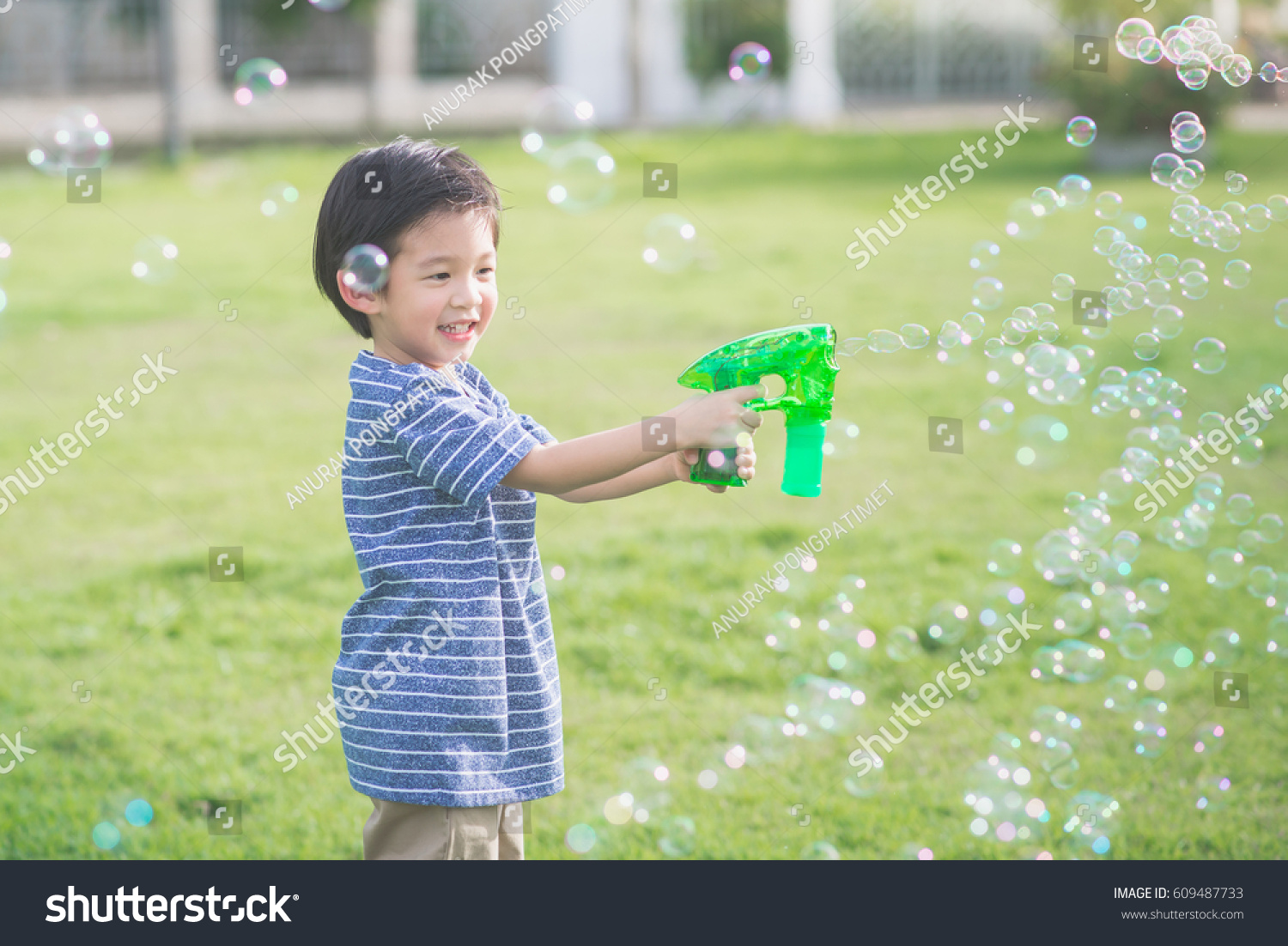 water shooting bubble gun