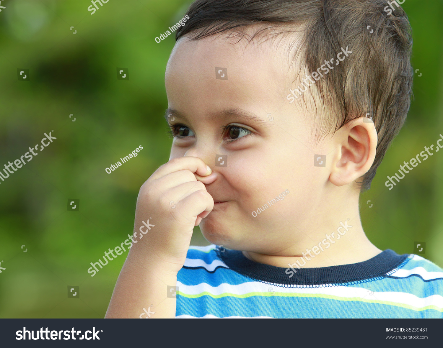 Κύπρος 2018 (επέλεξε τραγούδι) - Σελίδα 11 Stock-photo-cute-little-boy-holding-his-nose-in-green-nature-85239481