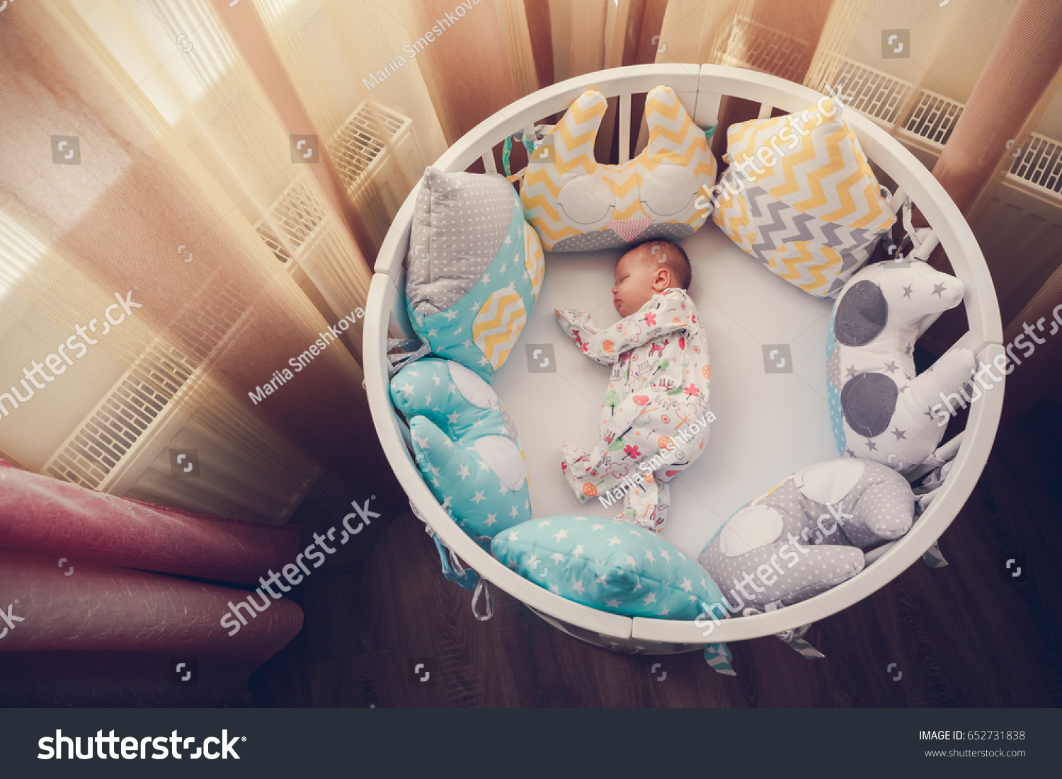 round cribs for girl