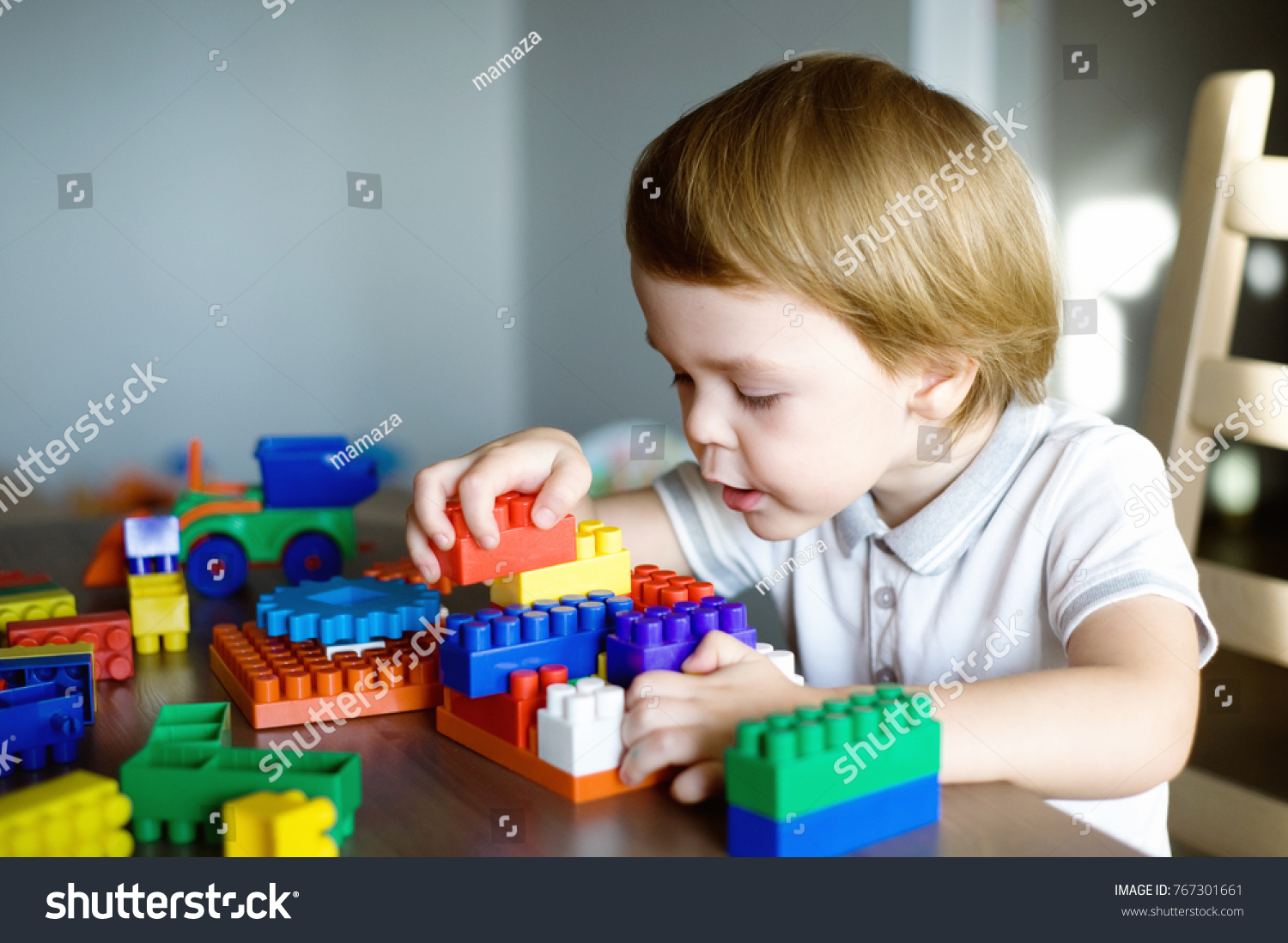 little boy construction toys