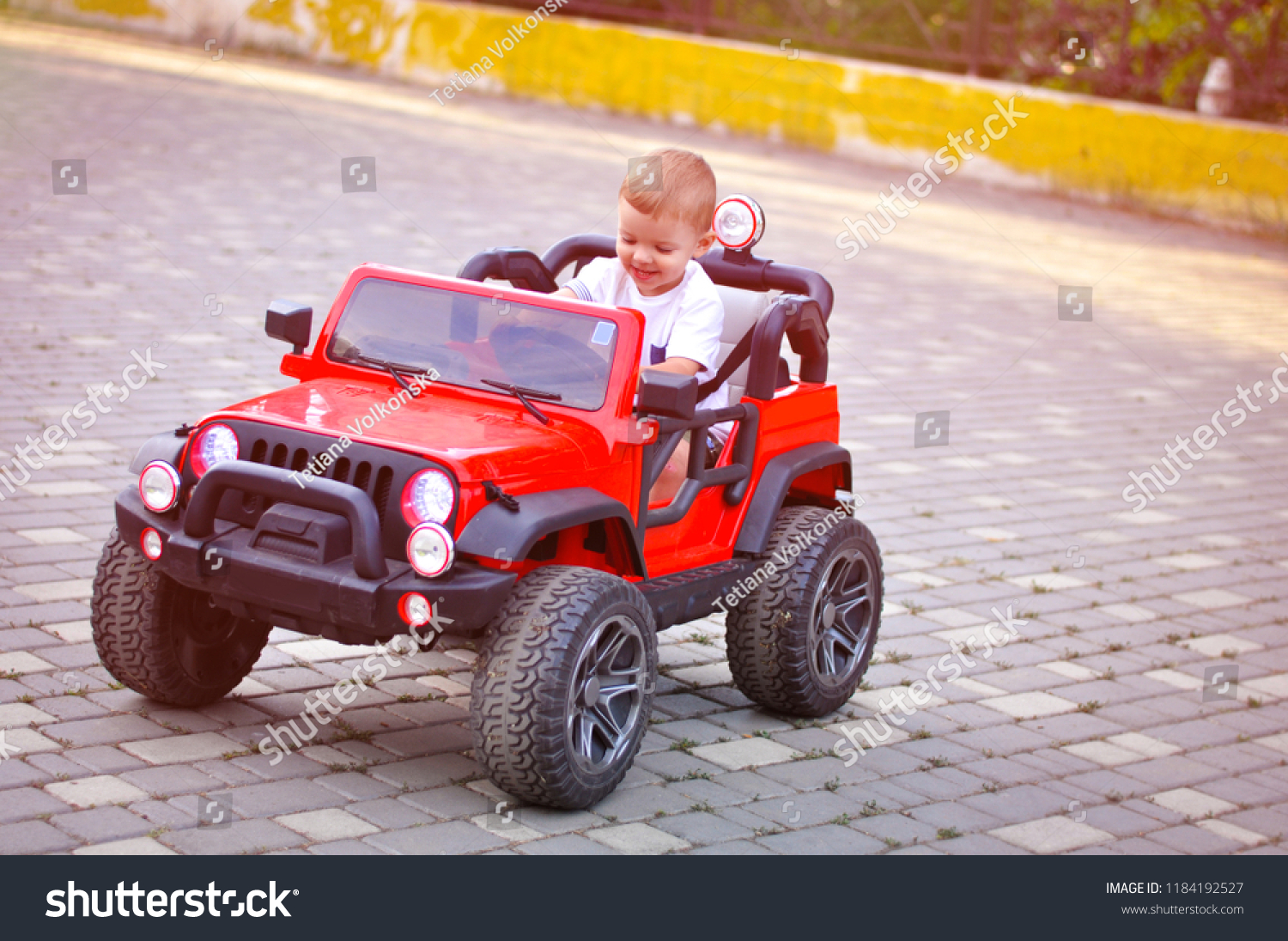 7,995 Electric car child Images, Stock Photos & Vectors | Shutterstock