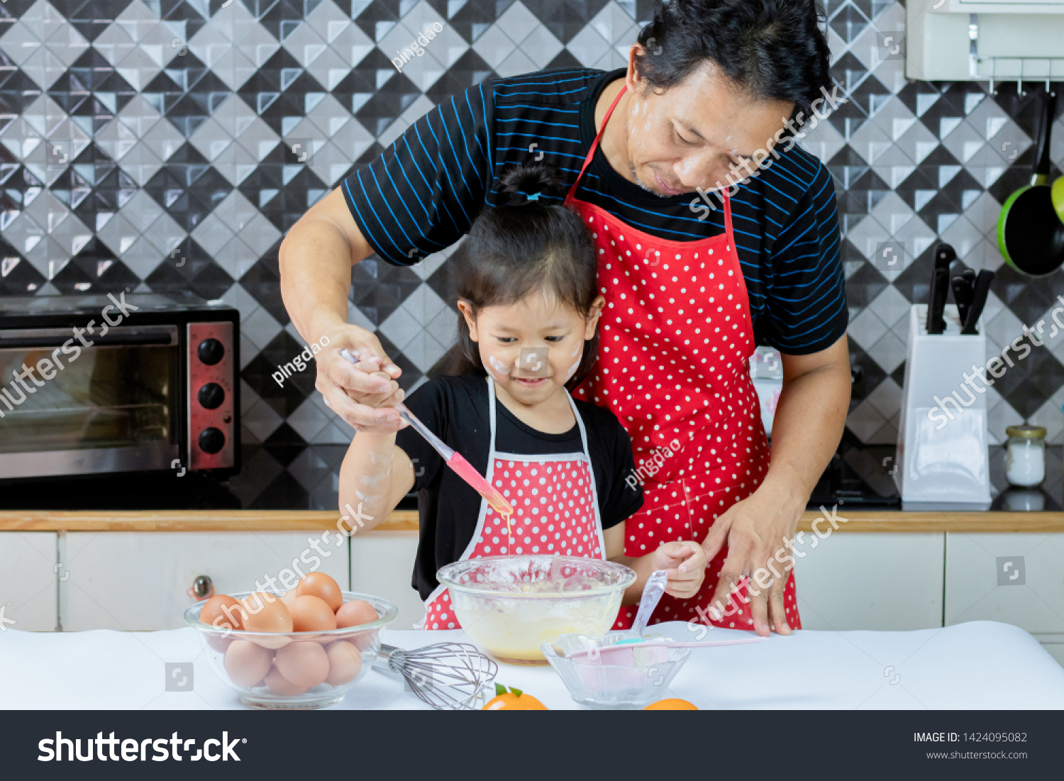 daddy and daughter cooking aprons