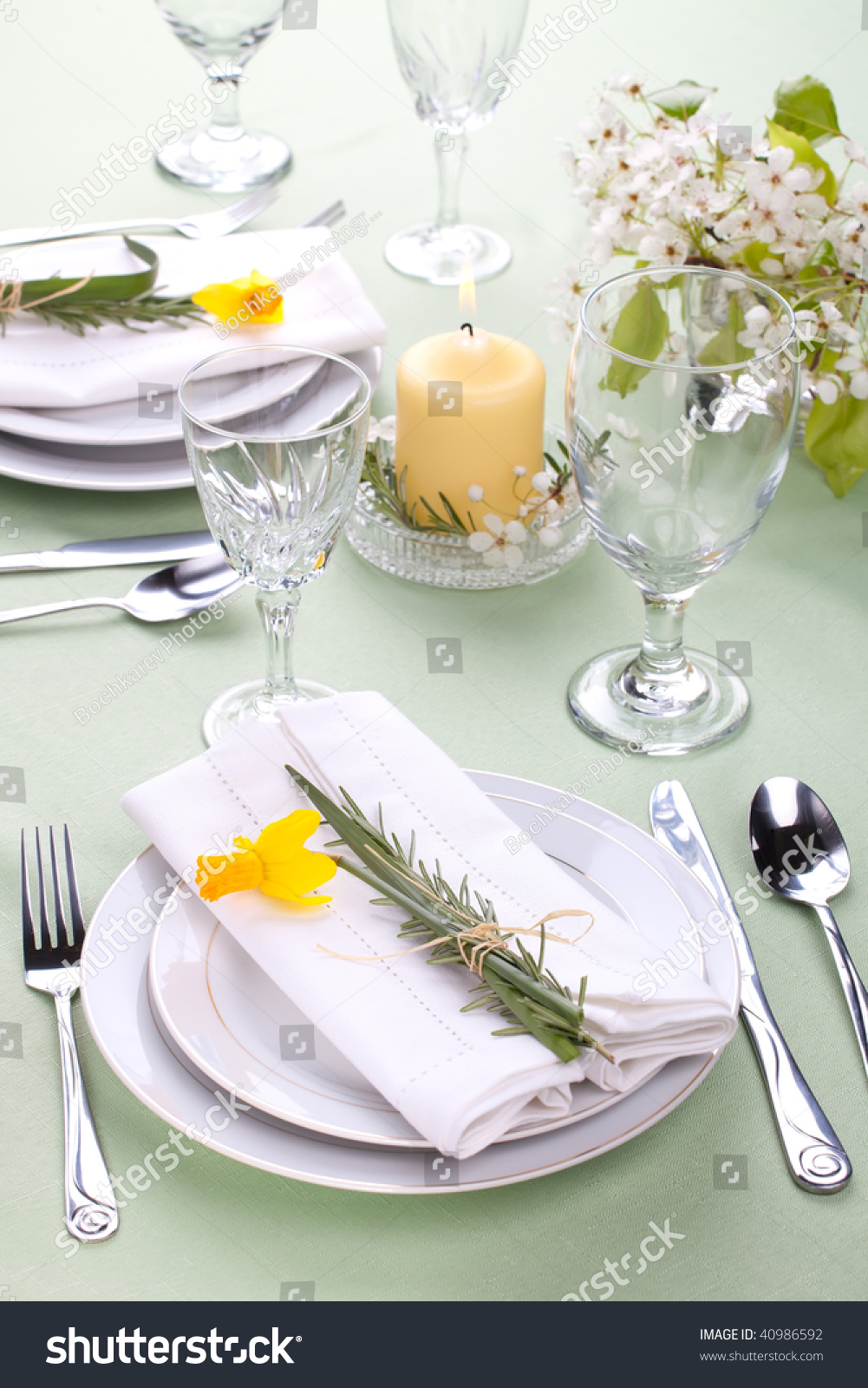 Daffodil Table Settings. Arrangements With Yellow Daffodil And Fresh ...