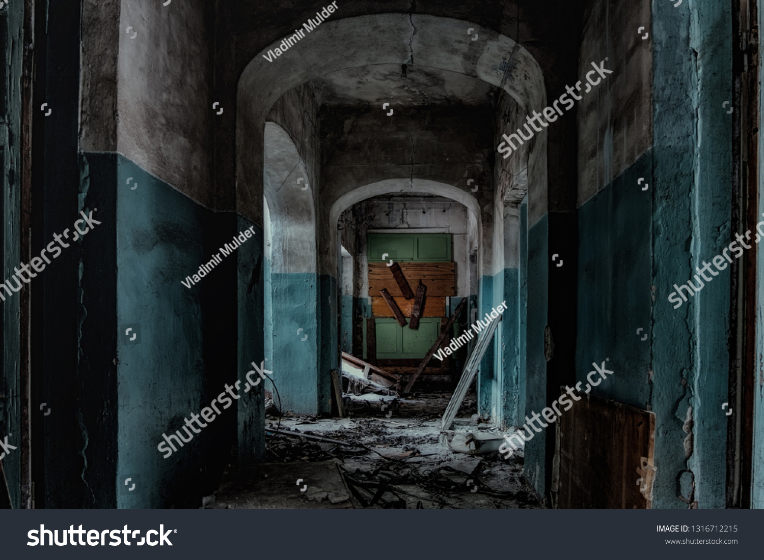 Dark Creepy Corridor Old Abandoned Hospital Stock Photo 1316712215 ...