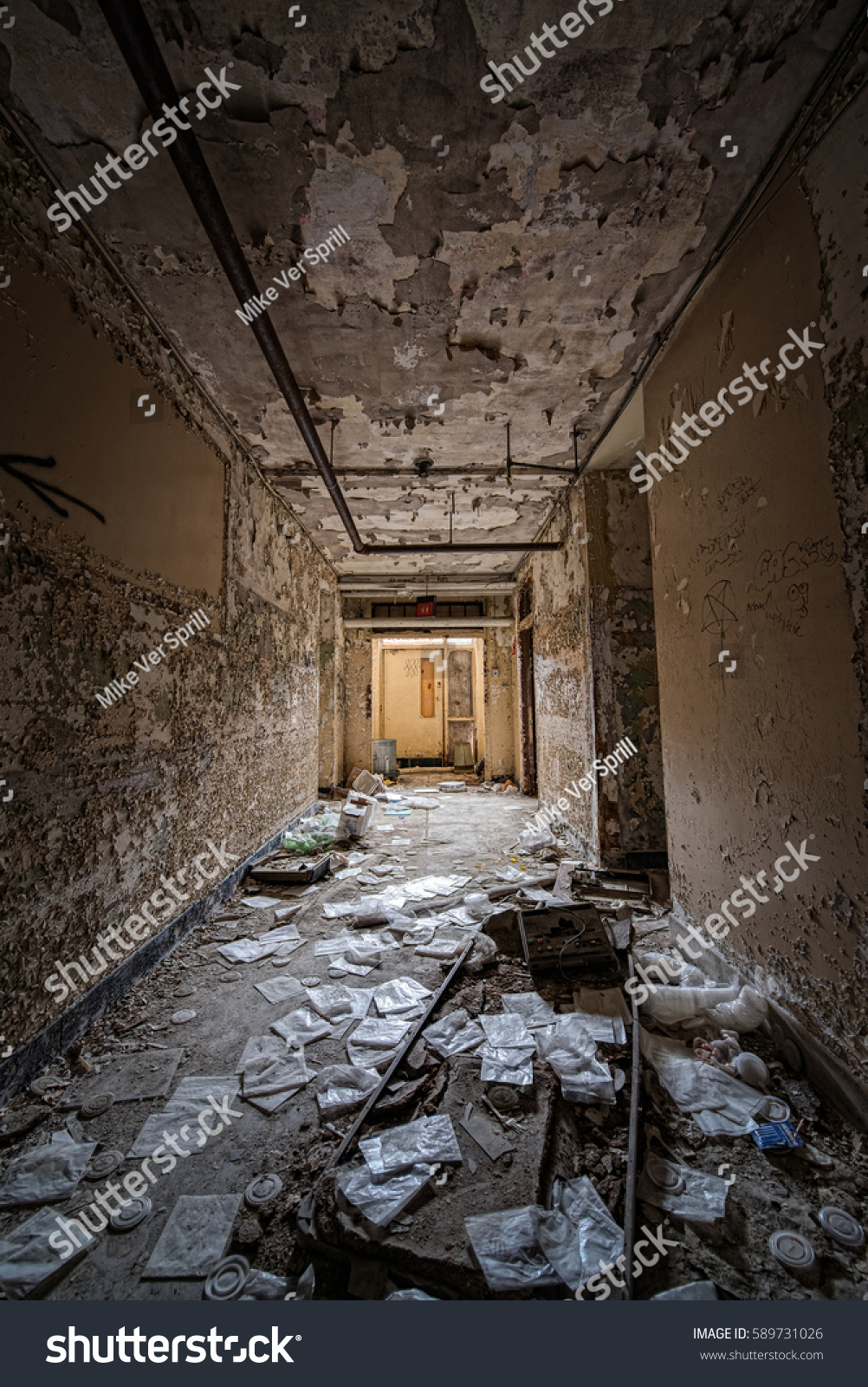 Dark Creepy Hallway Abandoned Building Stock Photo 589731026 | Shutterstock