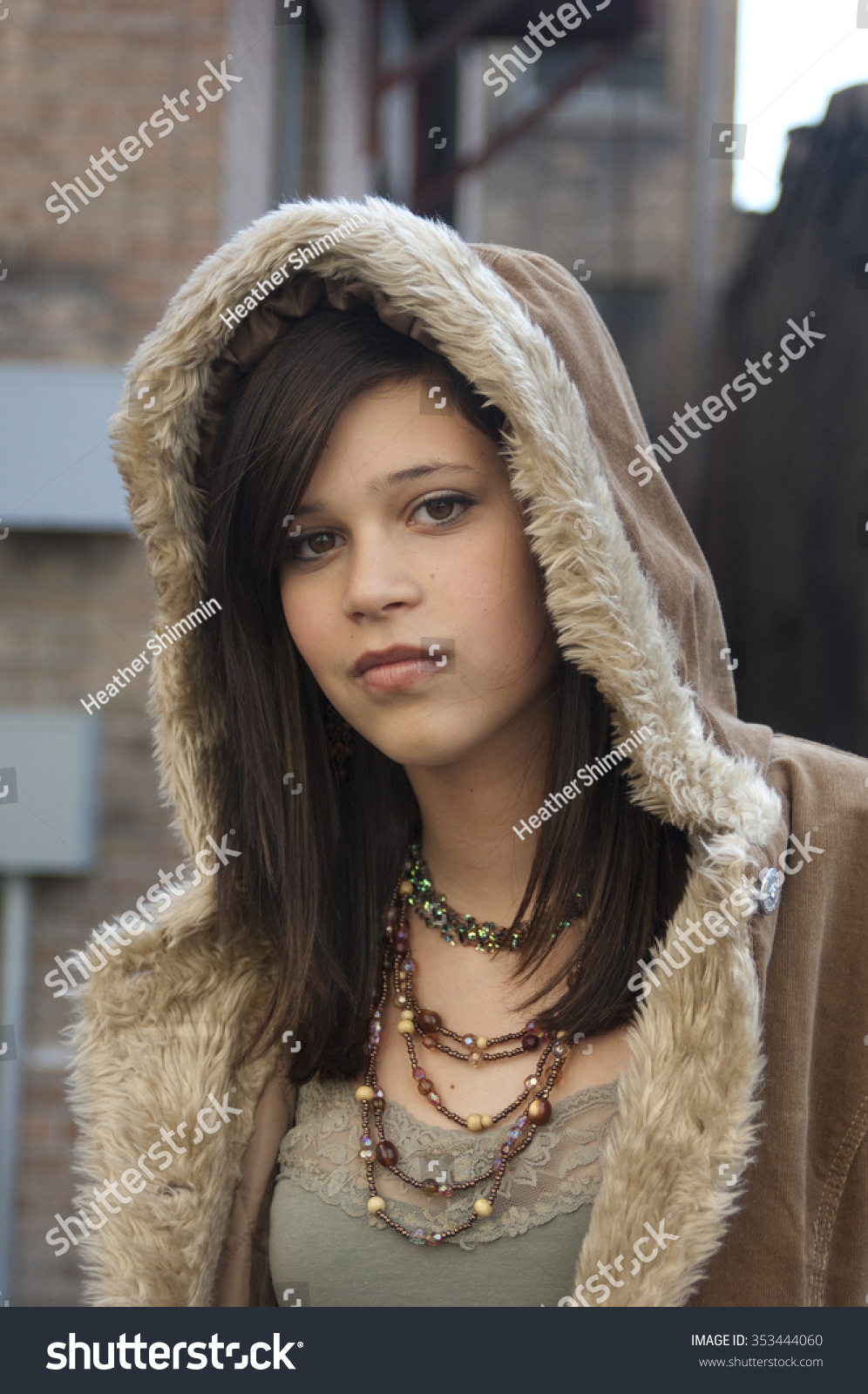 dark haired teen Dark haired teen