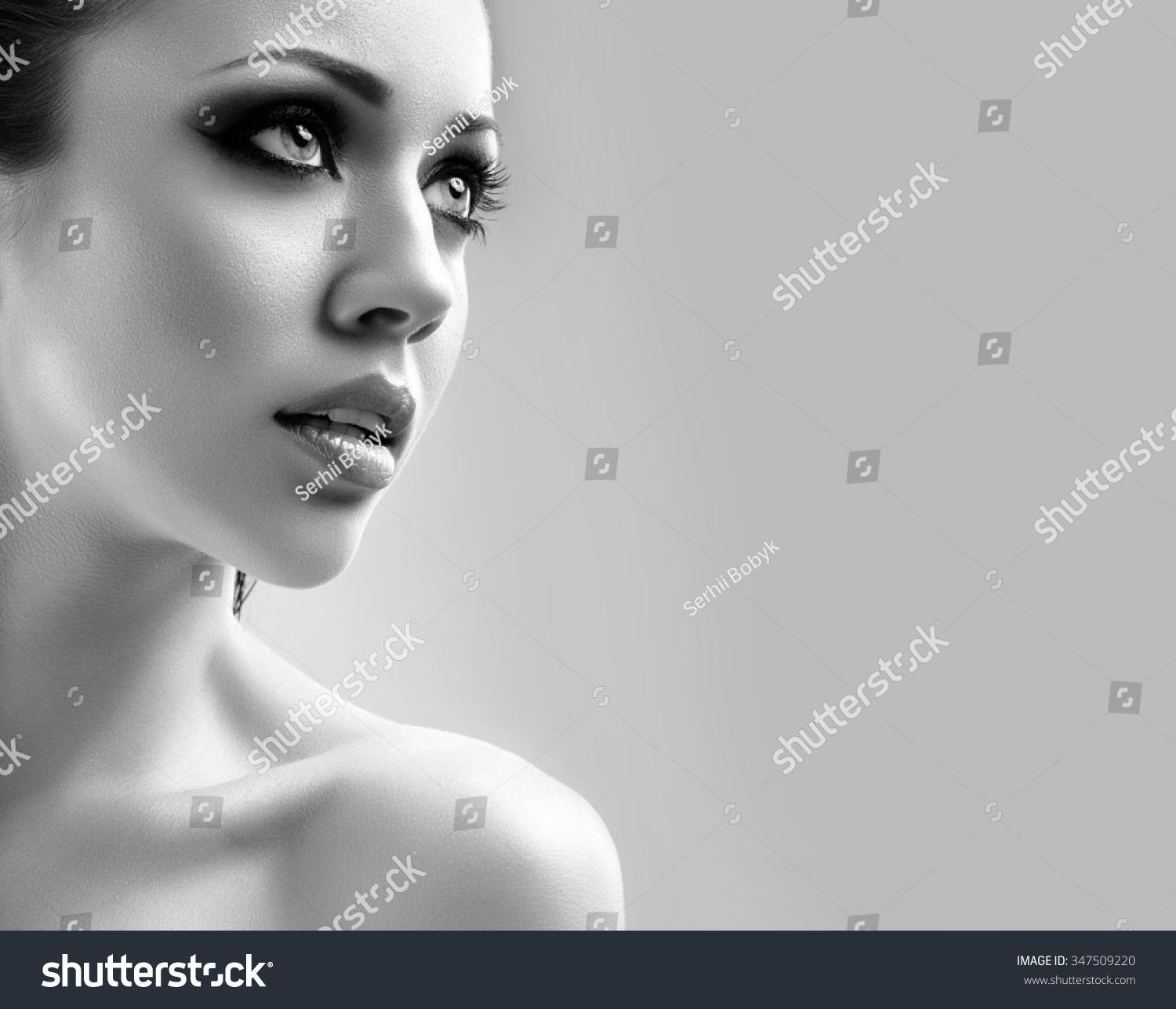 Deepest Look. Monochrome Shot Of A Beautiful Woman Looking Away ...