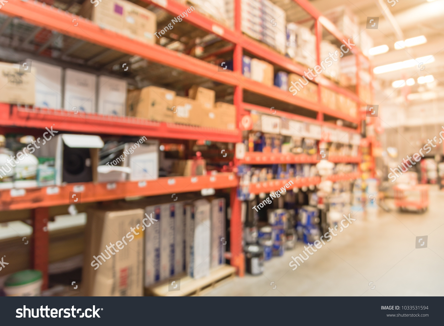 Devenir escort homme Flashing In Grocery Store