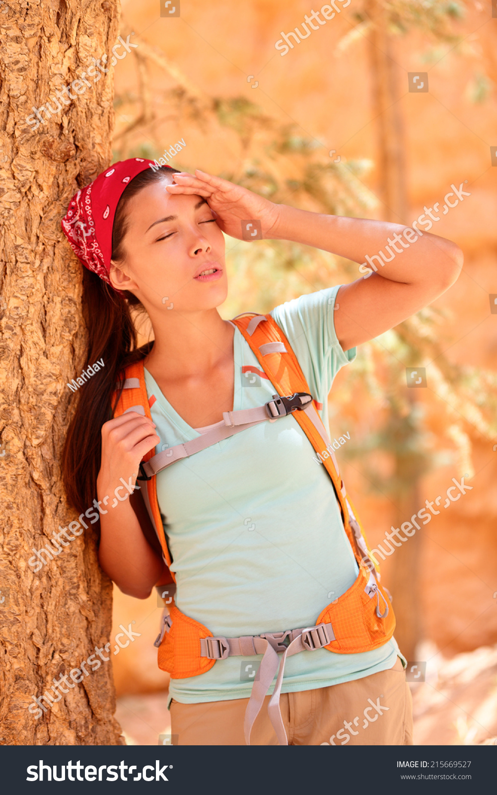 2 dehydrated girls find an alternative way to stay hydrated 4