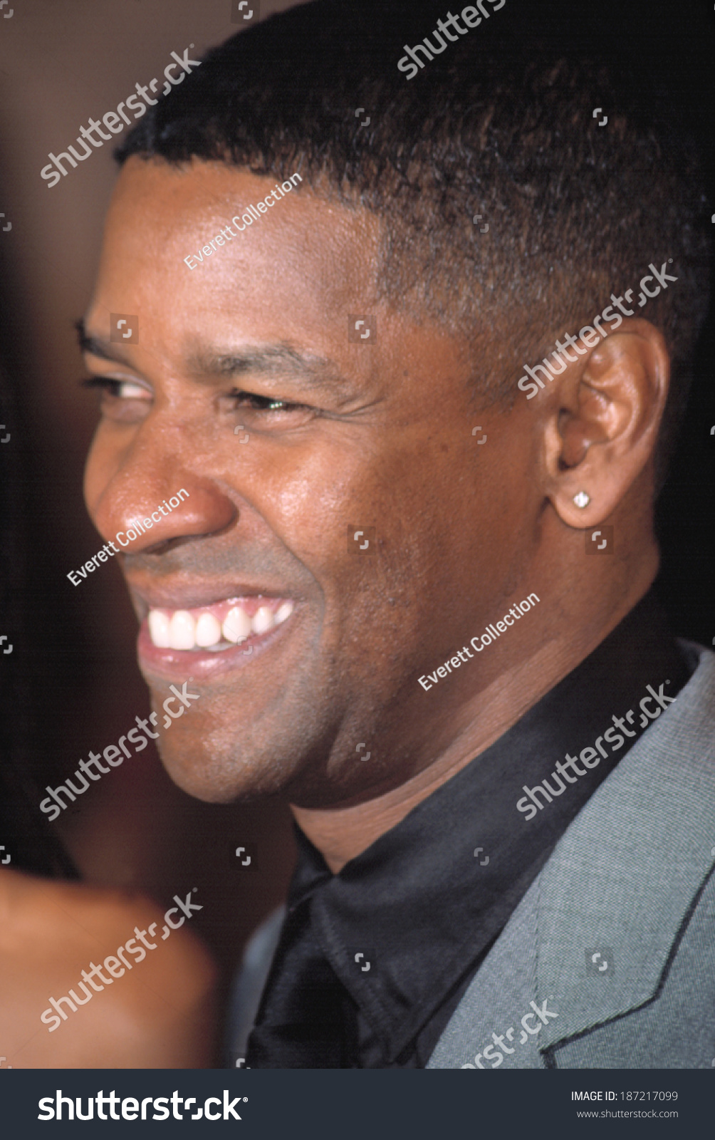 denzel washington earring