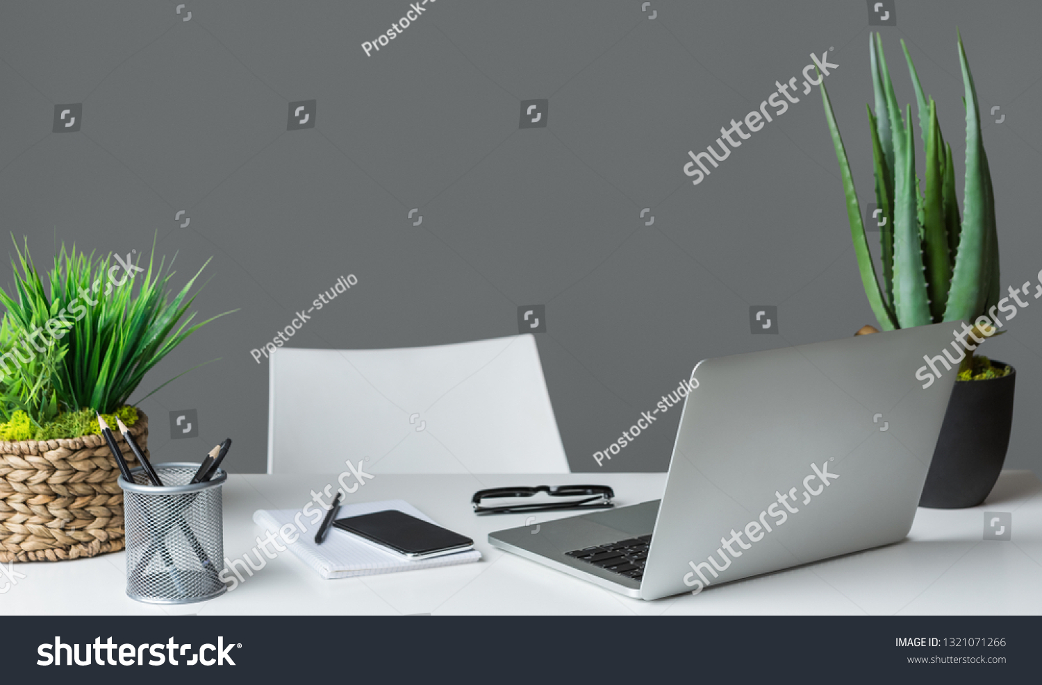 114,915 Laptop plant Images, Stock Photos & Vectors | Shutterstock