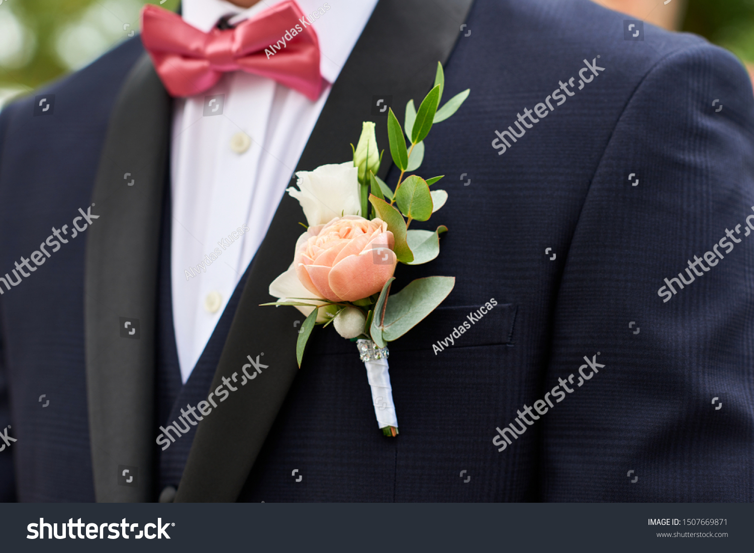 Grooms Buttonhole Grey and black roses 
