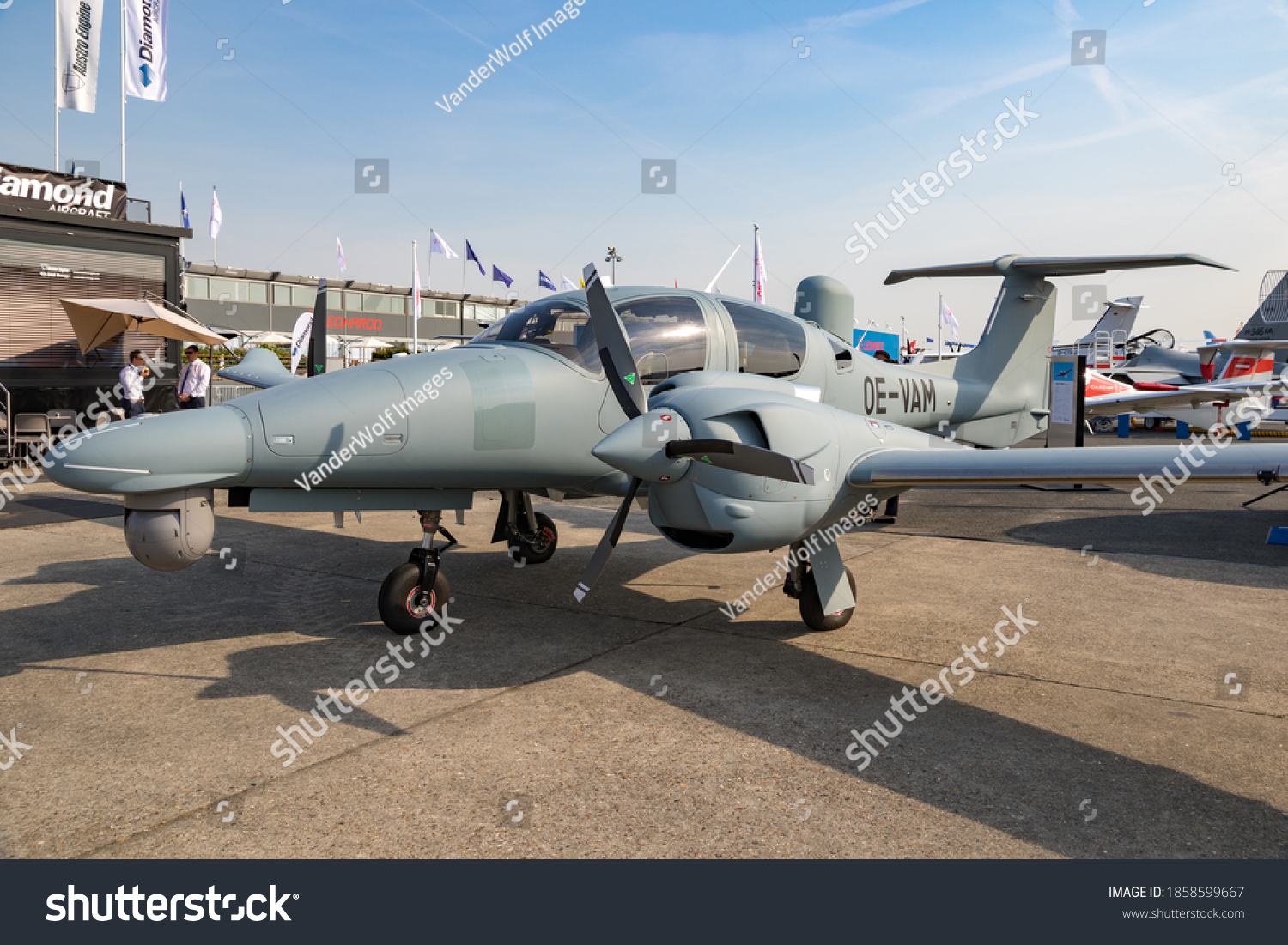 Diamond Da62 Mpp Surveillance Aircraft On の写真素材 今すぐ編集