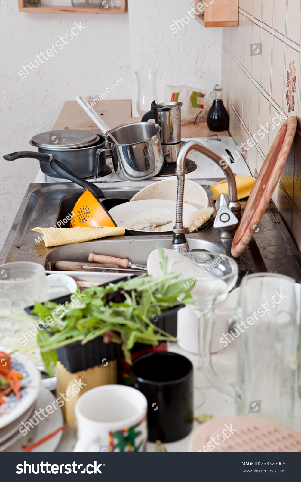 Dirty Kitchen Messy Crockery Leftovers Filthy Stock Photo 293325068 ...