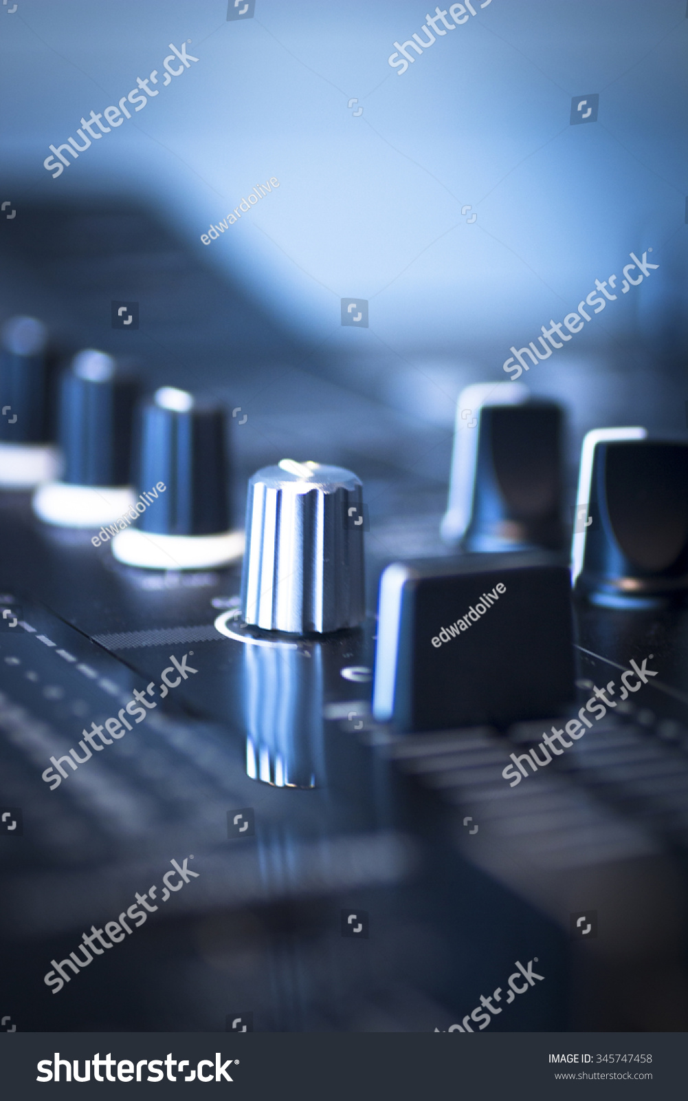 Dj Console Cd Mp 4 Deejay Mixing Stock Photo Edit Now 345747458