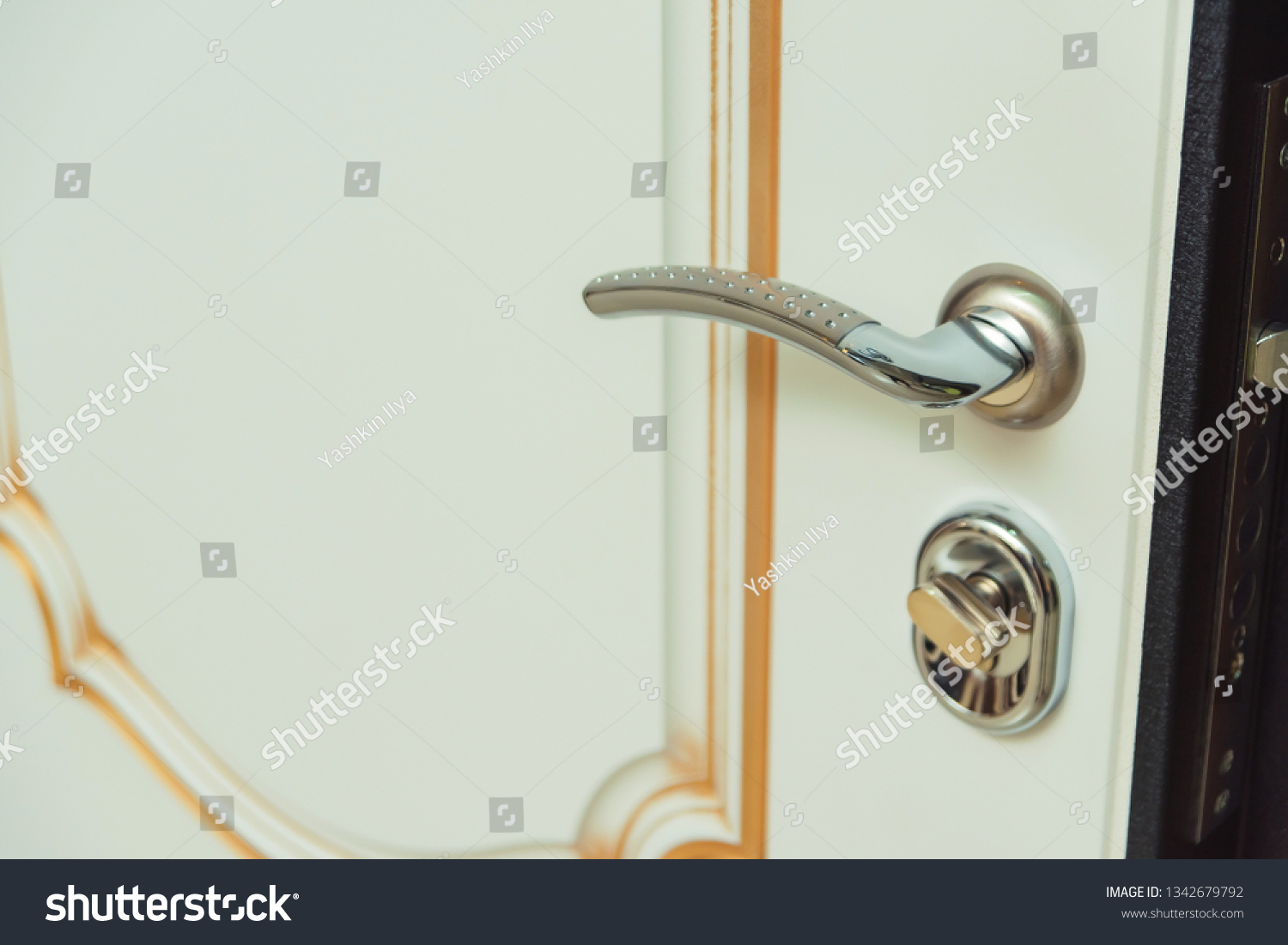 internal door knobs with locks