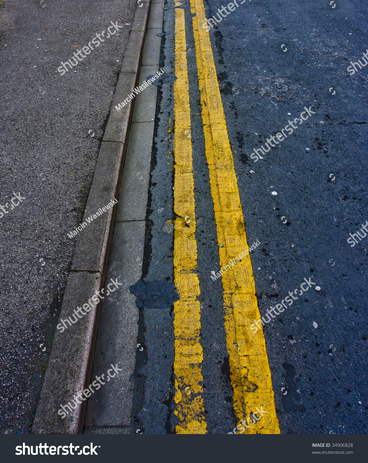 Double Yellow Lines In City Street Stock Photo 34906828 : Shutterstock