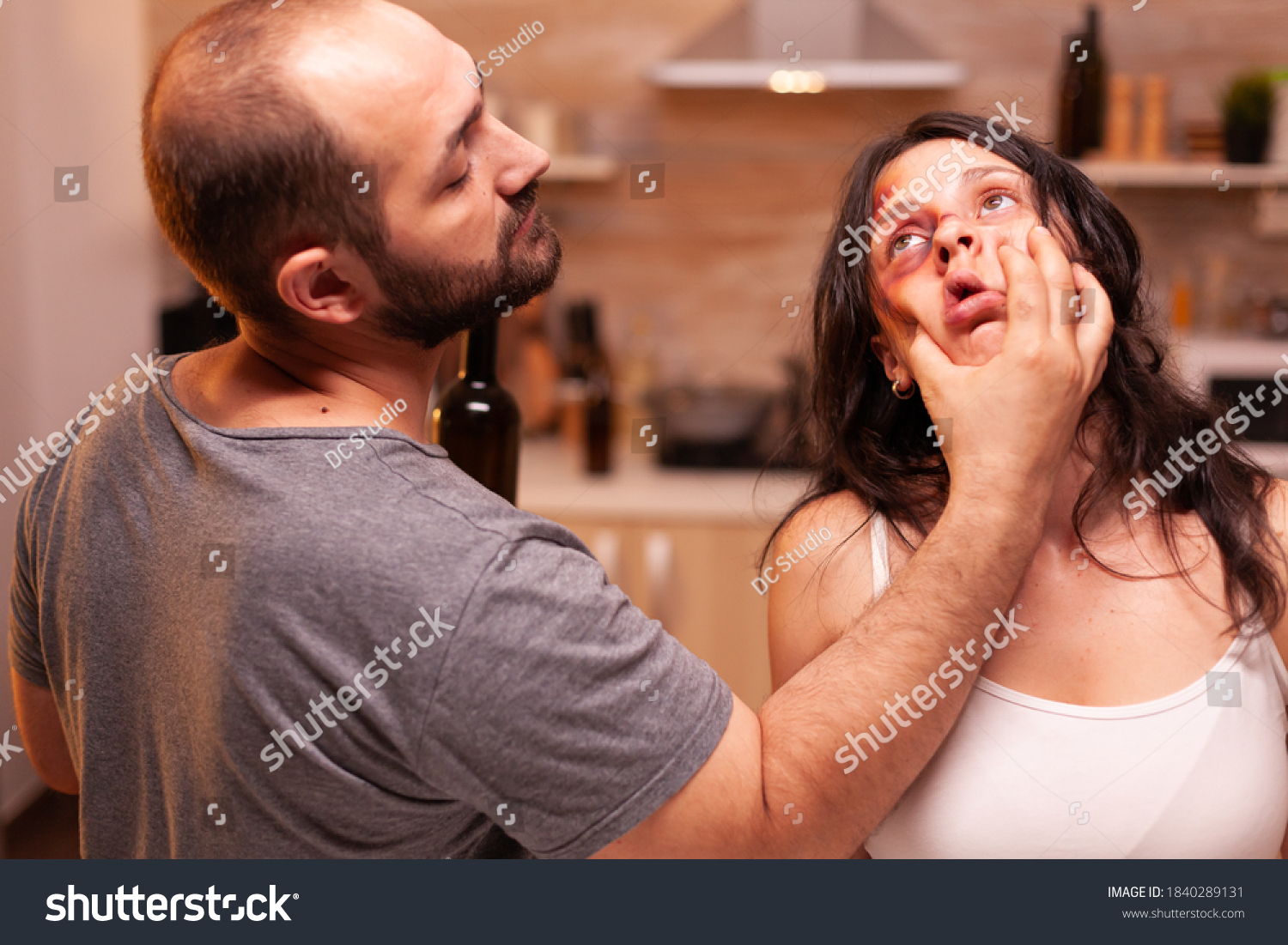 Drunk Husband Abusing Wife Face Bruised Foto stock 1840289131 ...