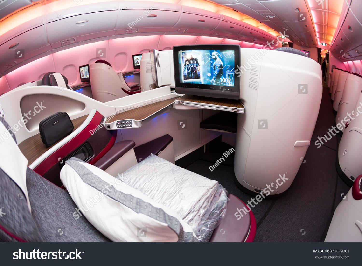 Dubai, Uae - November 10, 2015: Qatar Airways Airbus A380 Business ...